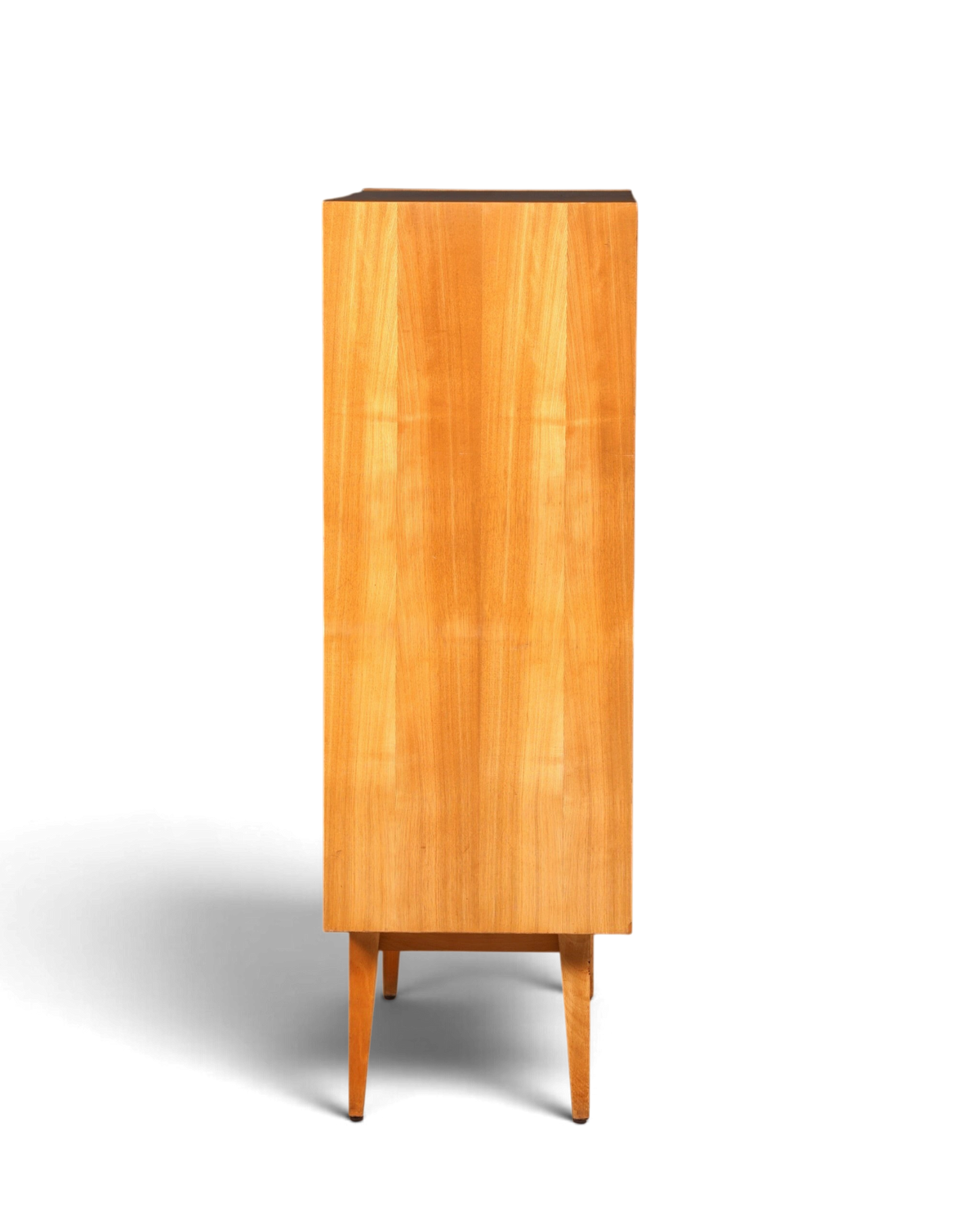 Hauptstadt Möblerei Hellerau Highboard Modell 602 von Franz Ehrlich aus hellem Holz im Mid Century Design Seitenansicht
