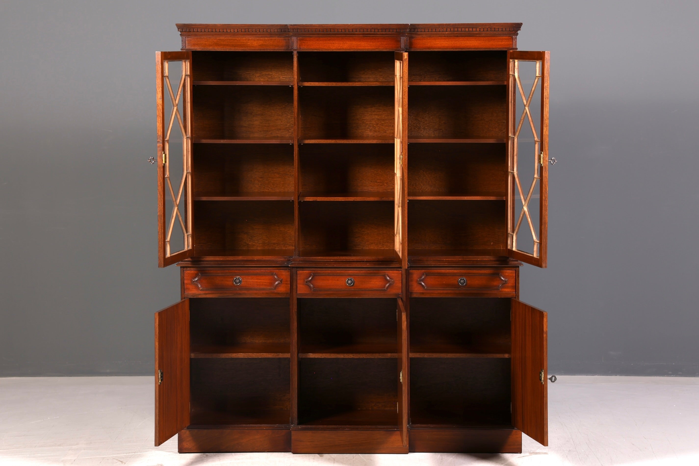 Beeindruckende Englische Vitrine Mahagoni Bibliothek Bücherschrank Glasvitrine Buffet Schrank Antik Vintage
