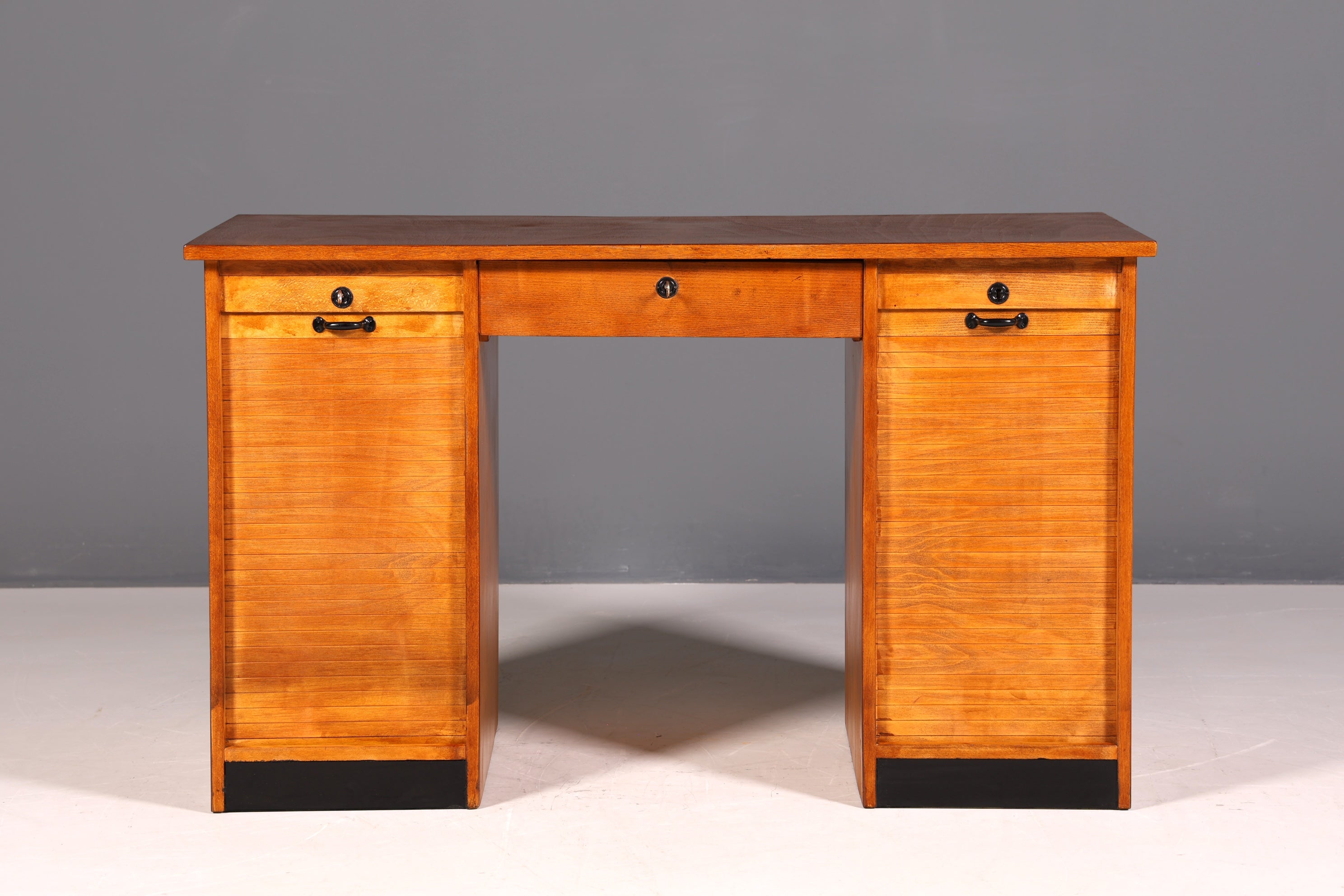 Stilvoller Bauhaus Rollladen Schreibtisch Mid Century echt Holz Bürotisch Vintage Office Table