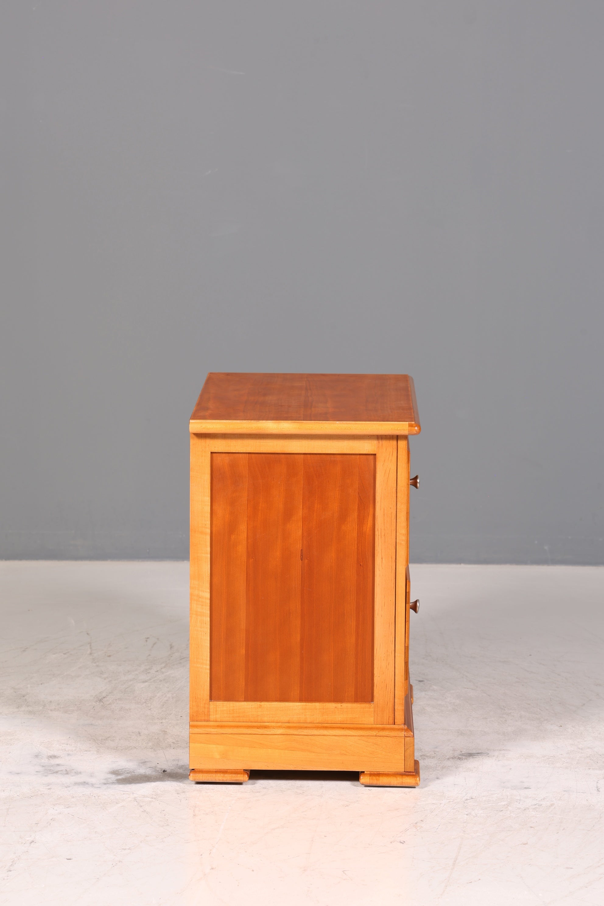 Wunderschöne Kommode der Marke Drexel Heritage Antik Stil Nachttisch USA Schlafzimmer Kommode 1 von 3