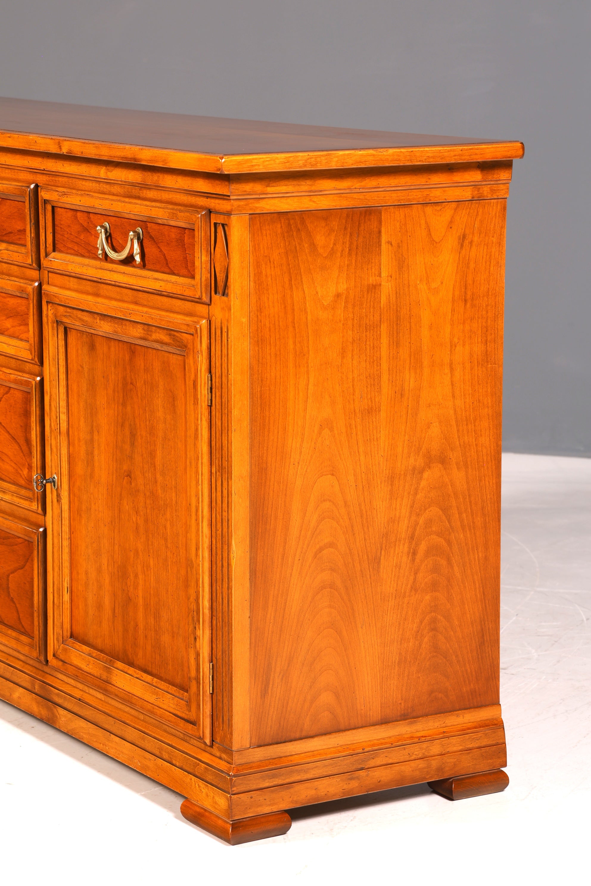 G225 Finish SELVA Wunderschönes Englisches Sideboard Eibe Schrank Antik Stil Buffetschrank Kommode (Kopie)