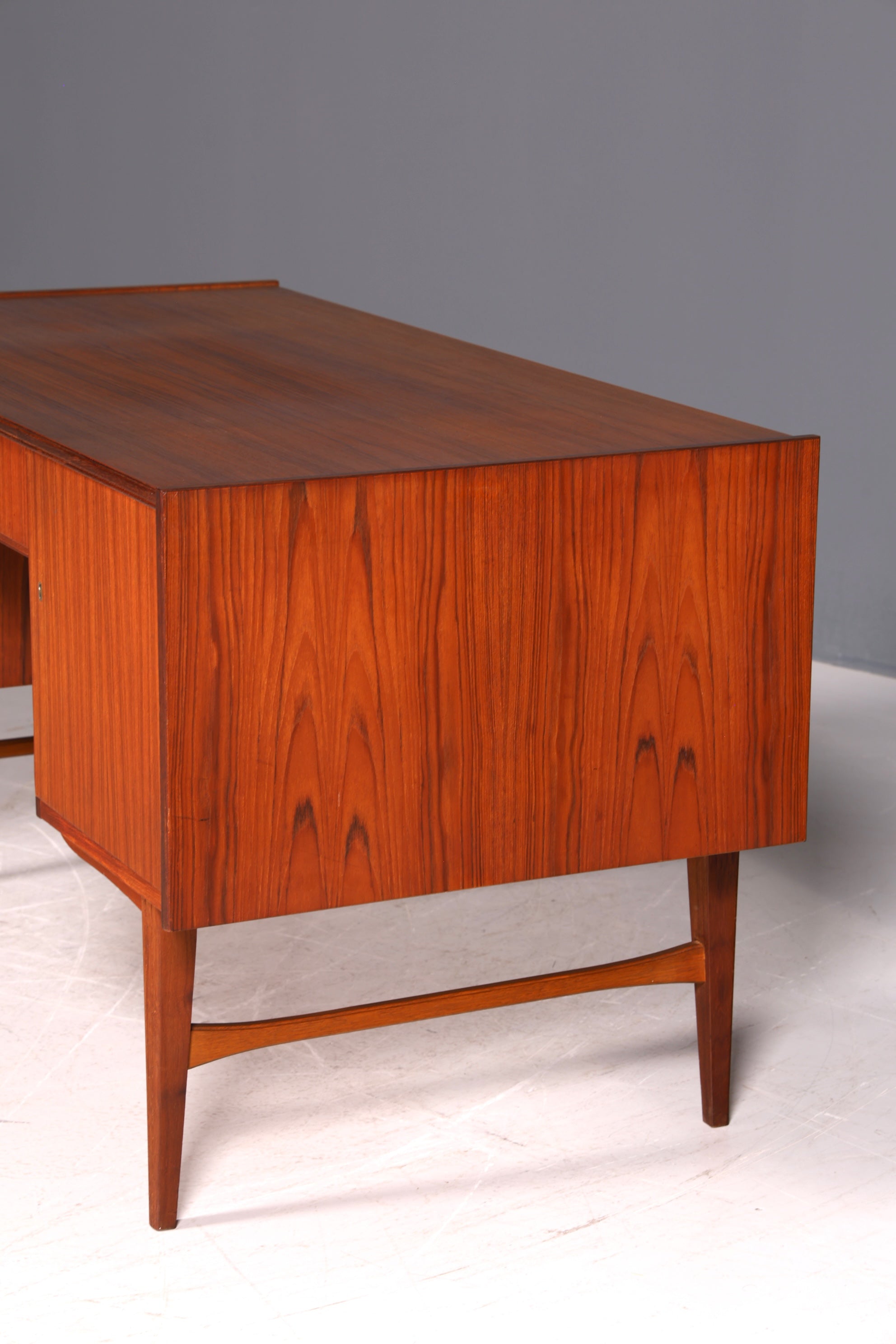 G036 Finish cm Wunderschöner Mid Century Schreibtisch Danish Design Bürotisch 60er Jahre Office Table (Kopie)