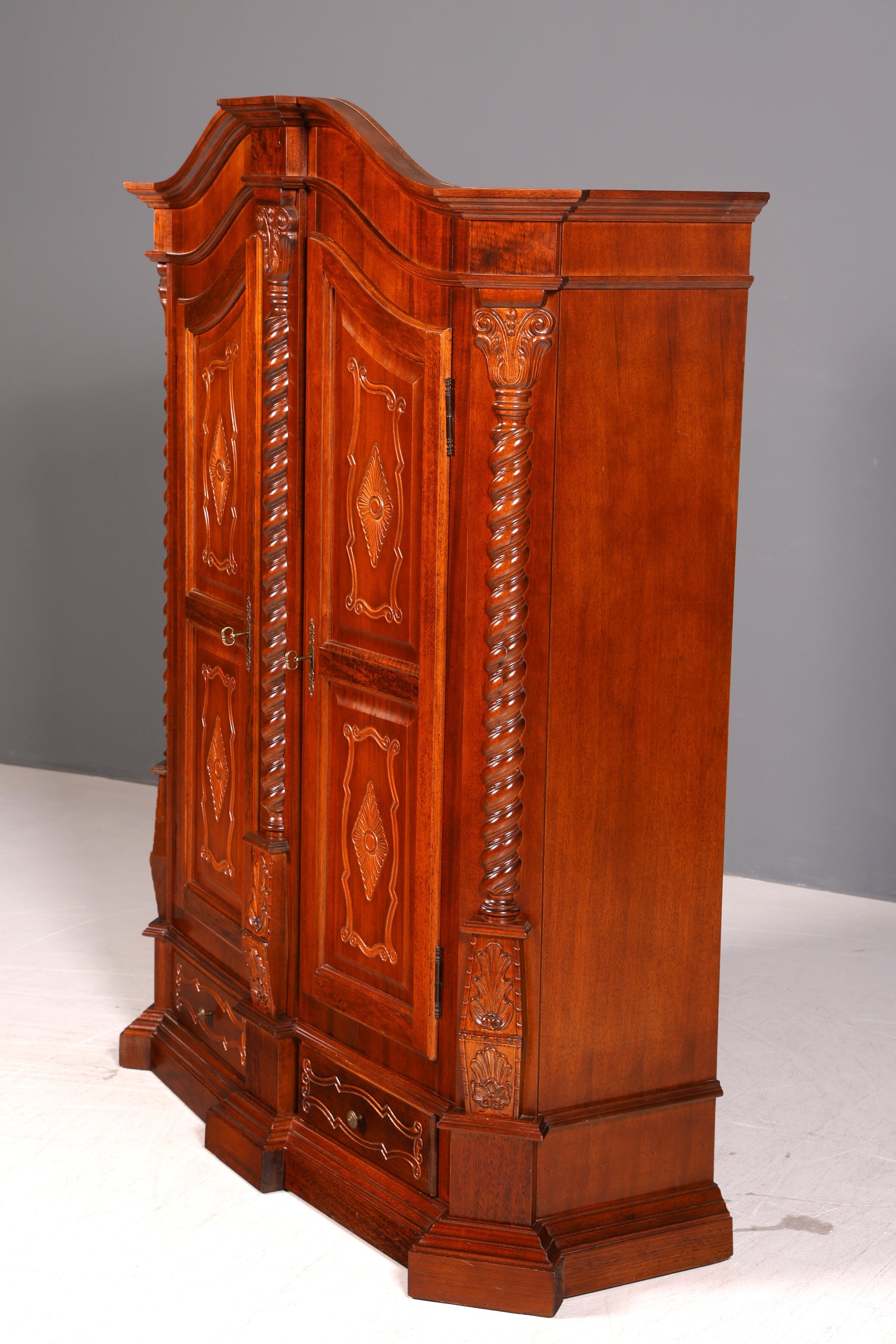 Beeindruckender Barock Stil Kleiderschrank Dielenschrank Schrank Antik Massivholz Vintage