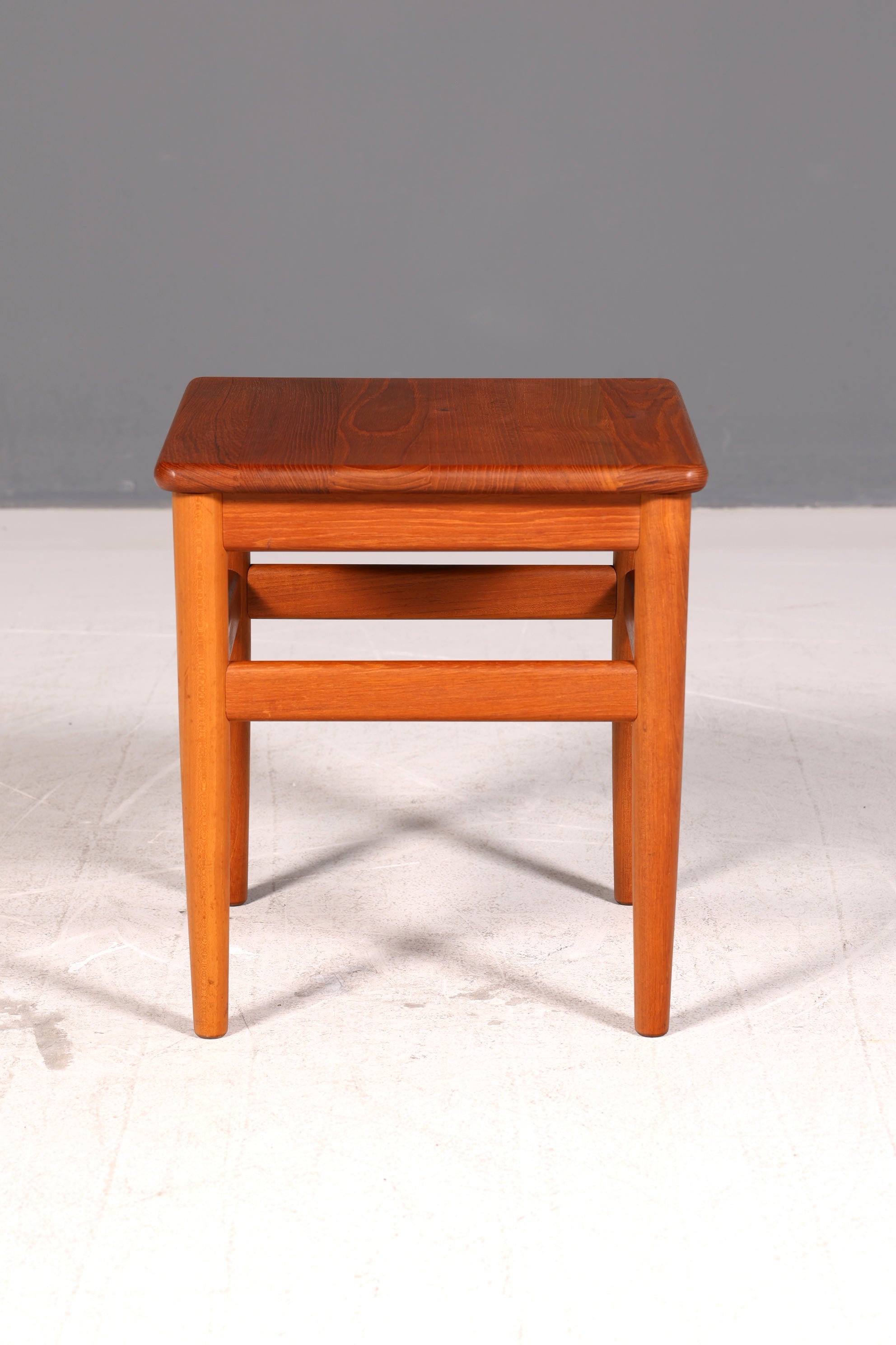 Edler Mid Century Beistelltisch Danish Design Blumenhocker Teak Ablagetisch Vintage 60er Danish Design Tisch 2 von 2