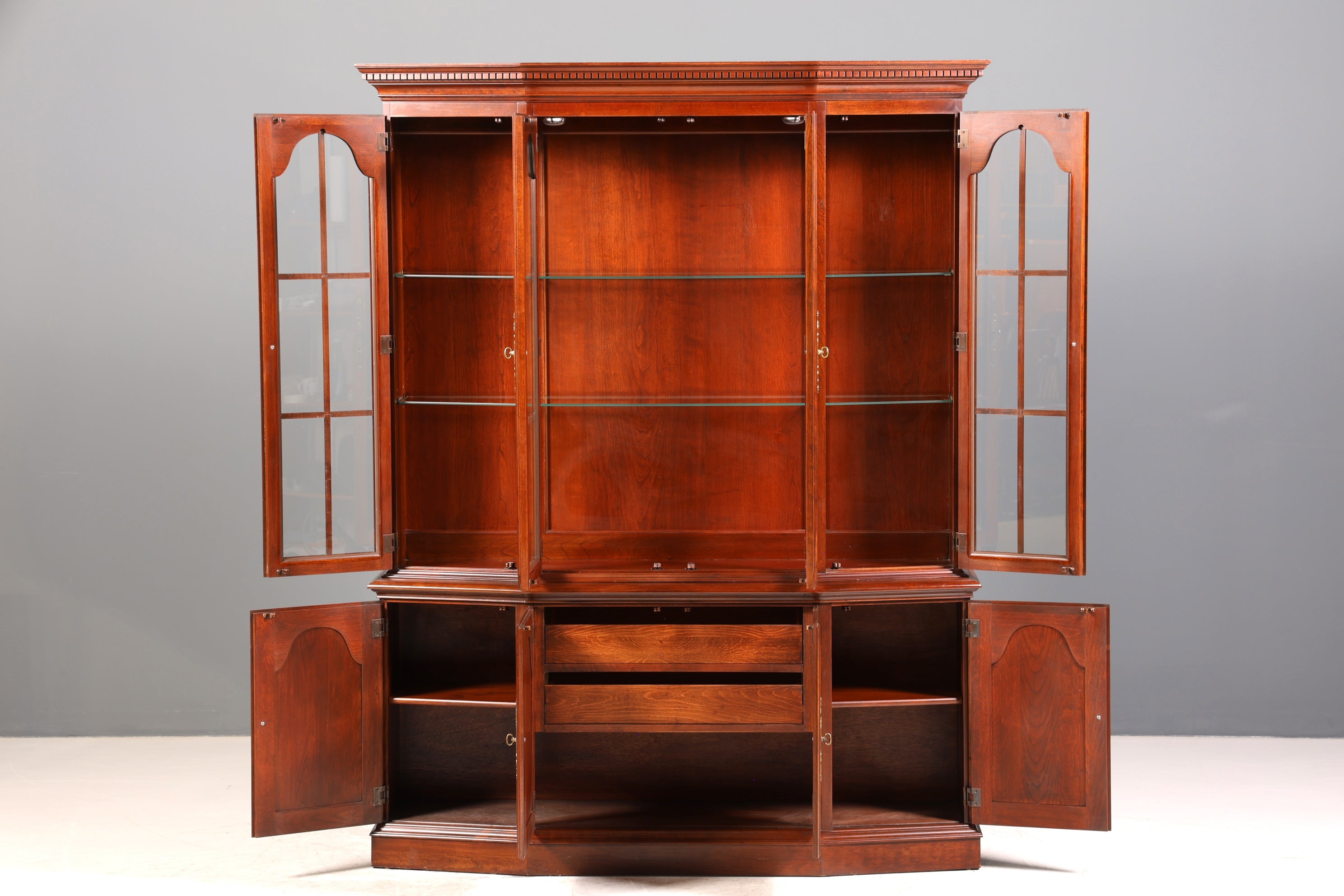 Stilvolle Original Pennsylvania House Vitrine Bücherschrank USA Schrank Buffet Schrank Regal