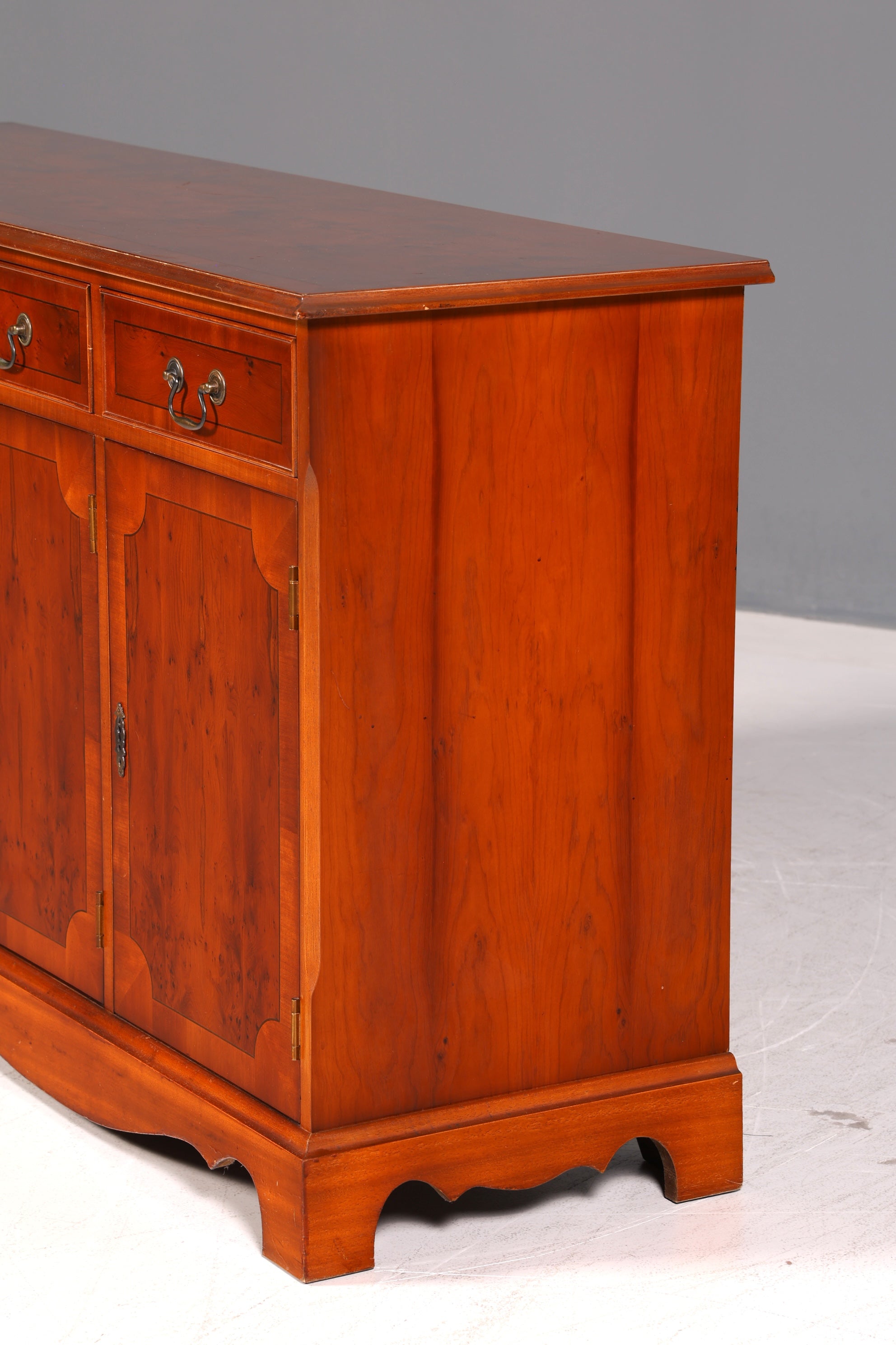 Wunderschönes Englisches Sideboard Eibe Schrank 60er Buffetschrank Kommode Anrichte Vintage
