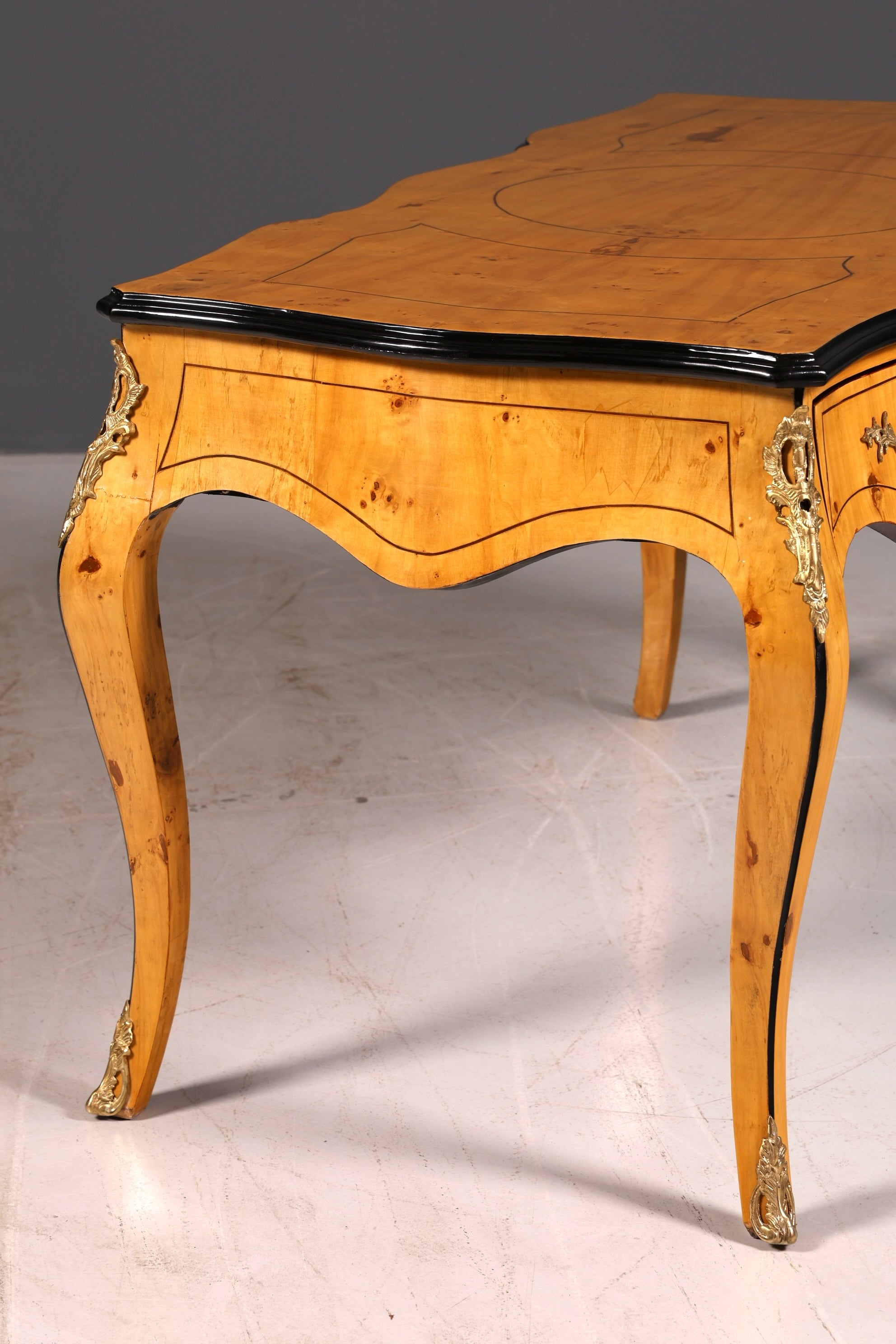 Beautiful Louis XV-style desk French office desk antique-style office table solid wood