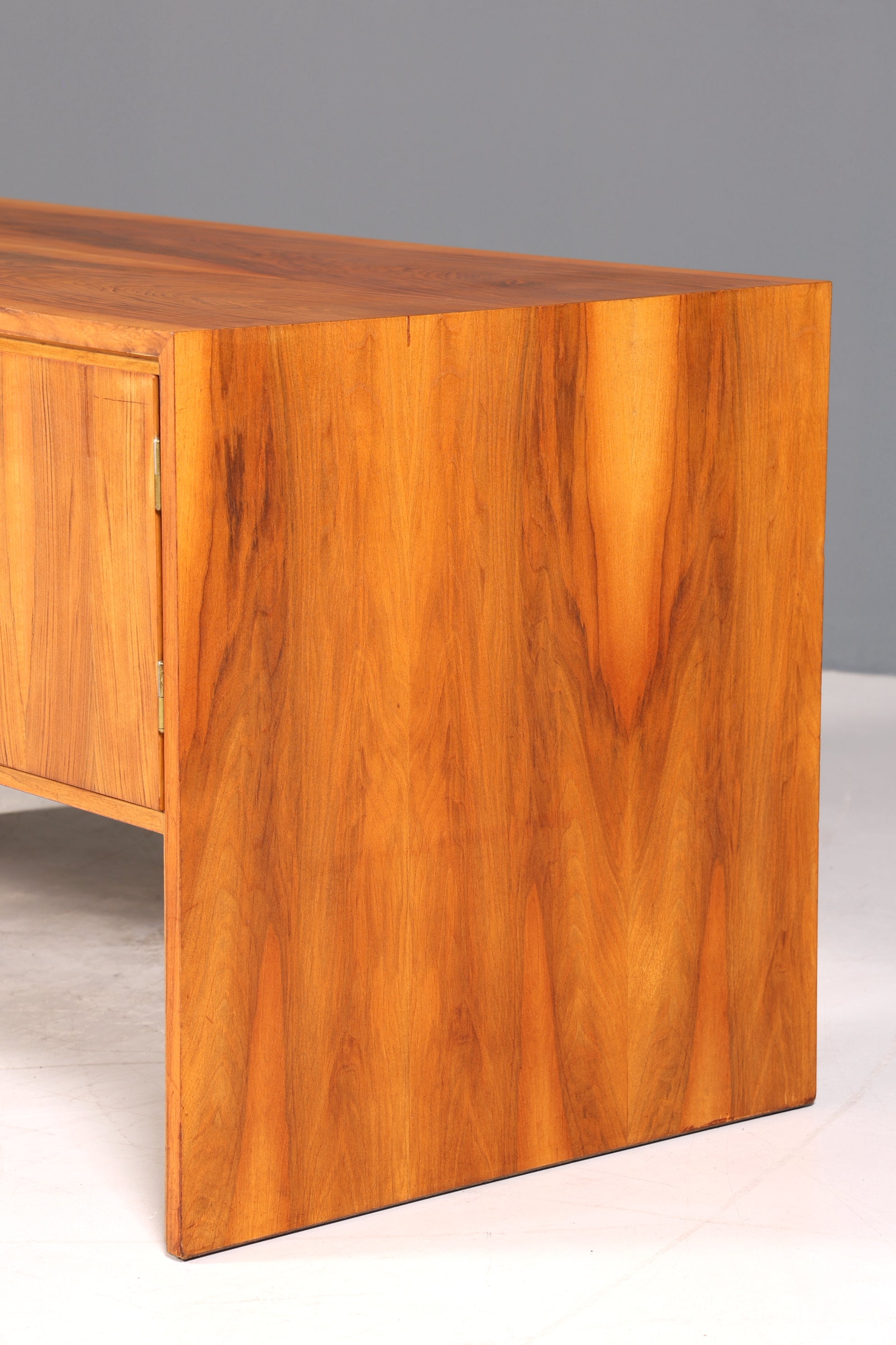 Wunderschöner Mid Century Schreibtisch Nussbaum Danish Design Bürotisch 60er Jahre Office Table Art Deco