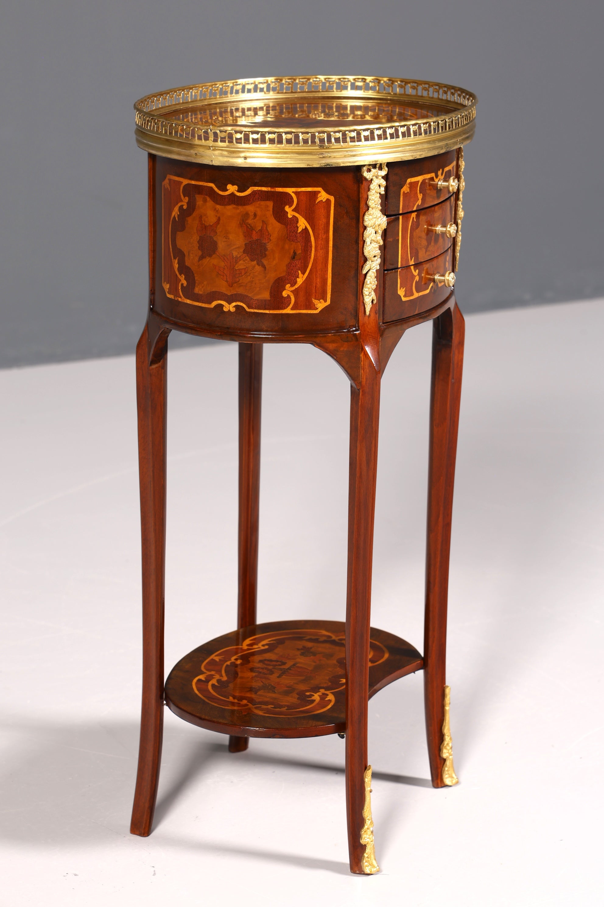 Stilvoller Barock Louis XV Stil Beistelltisch Ablagetisch massiv Kommode Antik Stil