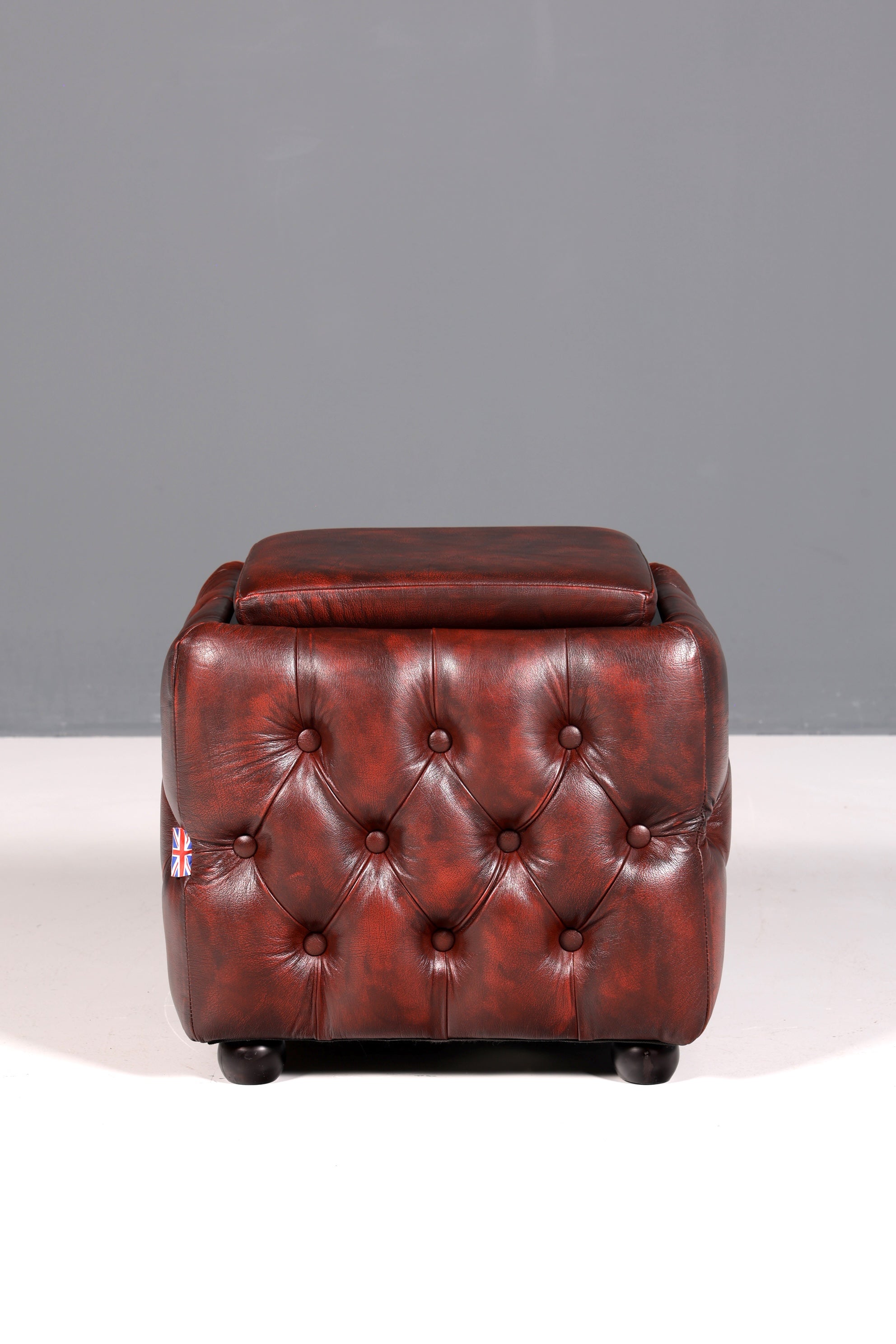 Wunderschöner Original Chesterfield Hocker Englische Sitzbank Fusshocker mit Stauraum UK