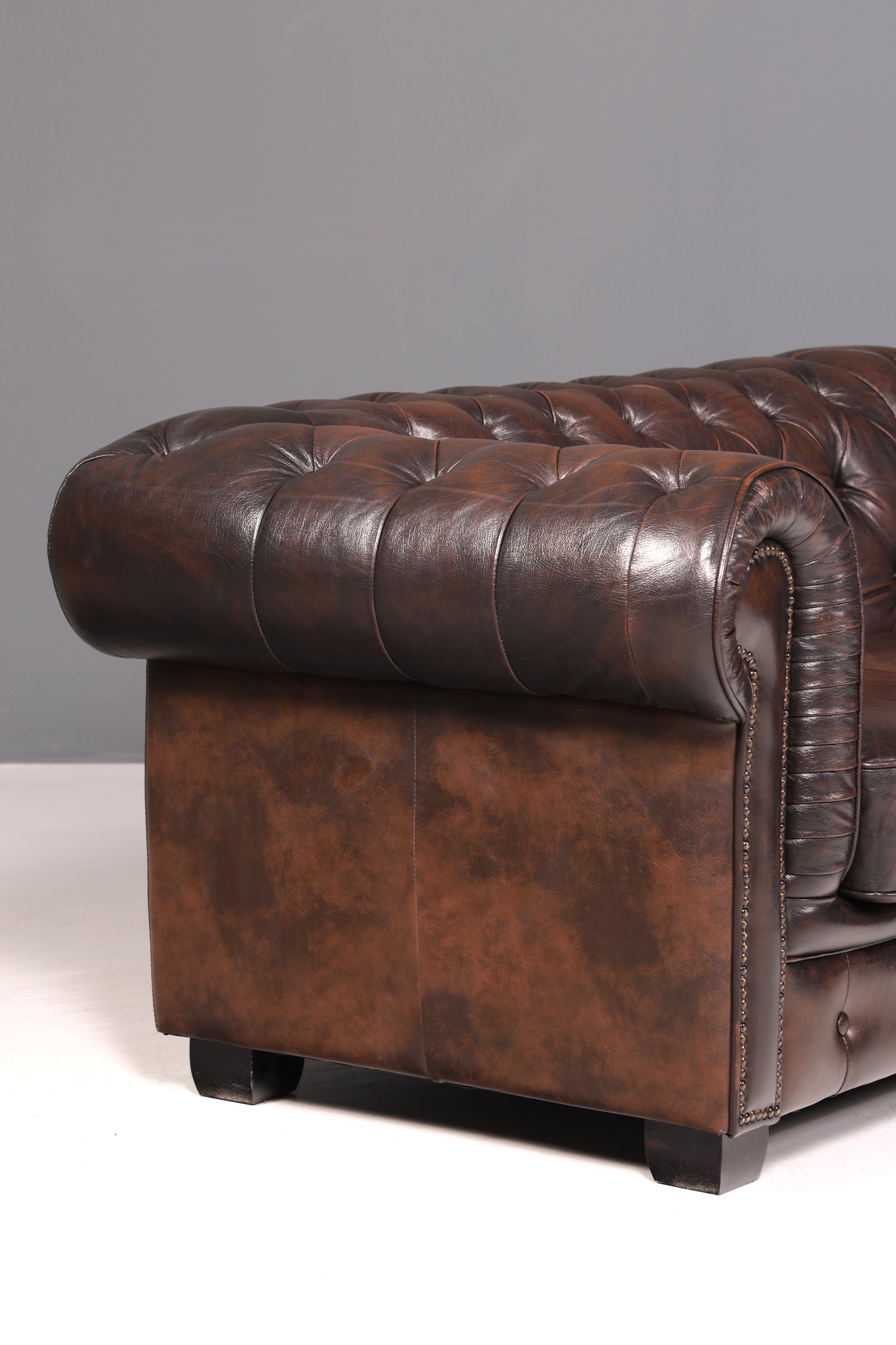 Edles Original Chesterfield Sofa Ecksofa mit Hocker Echt Leder Englisch Eckcouch Leder Couch Antik Vintage