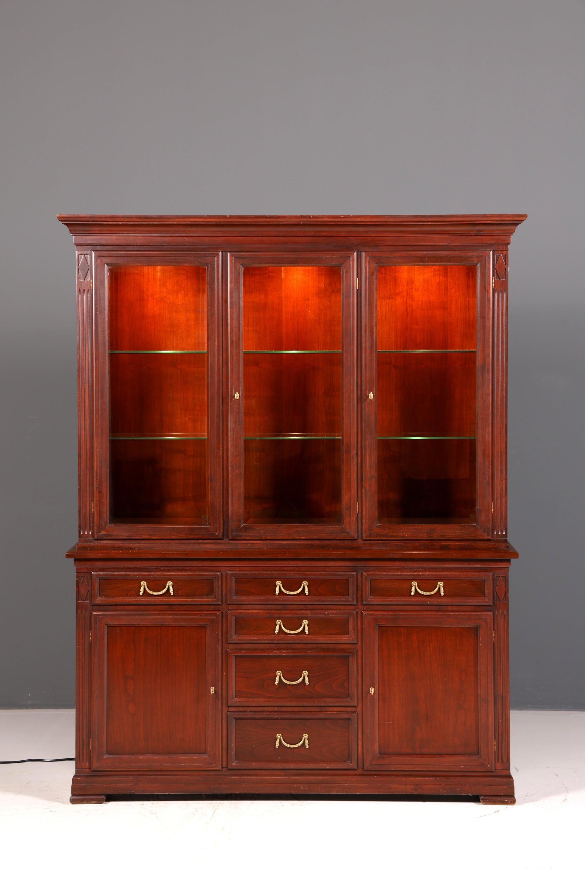 Wunderschöne Original Selva Vitrine Villa Borghese Antik Stil massiv Holz Buffet Schrank Bibliothek