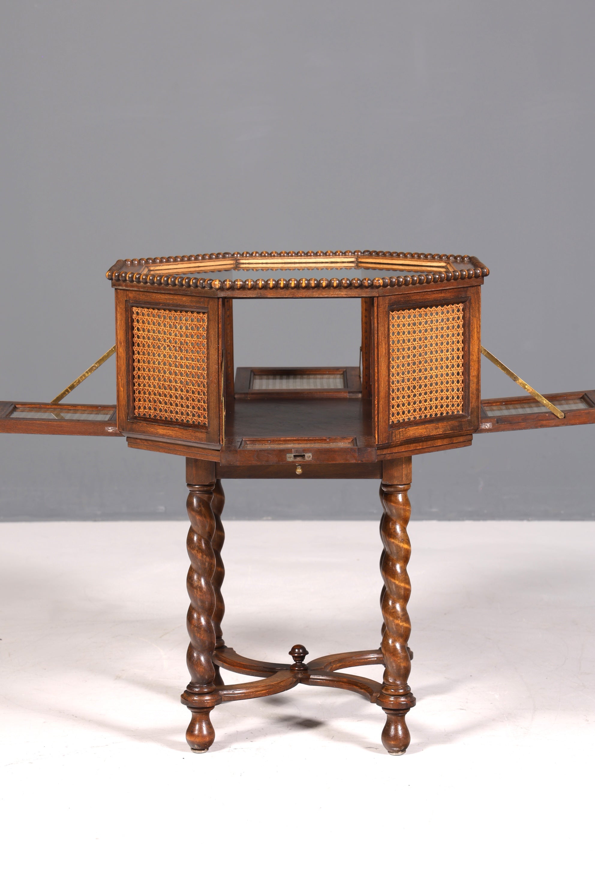 Wunderschöner Gründerzeit Barschrank echt Holz Teeschrank Korbgeflecht Schrank Ablage