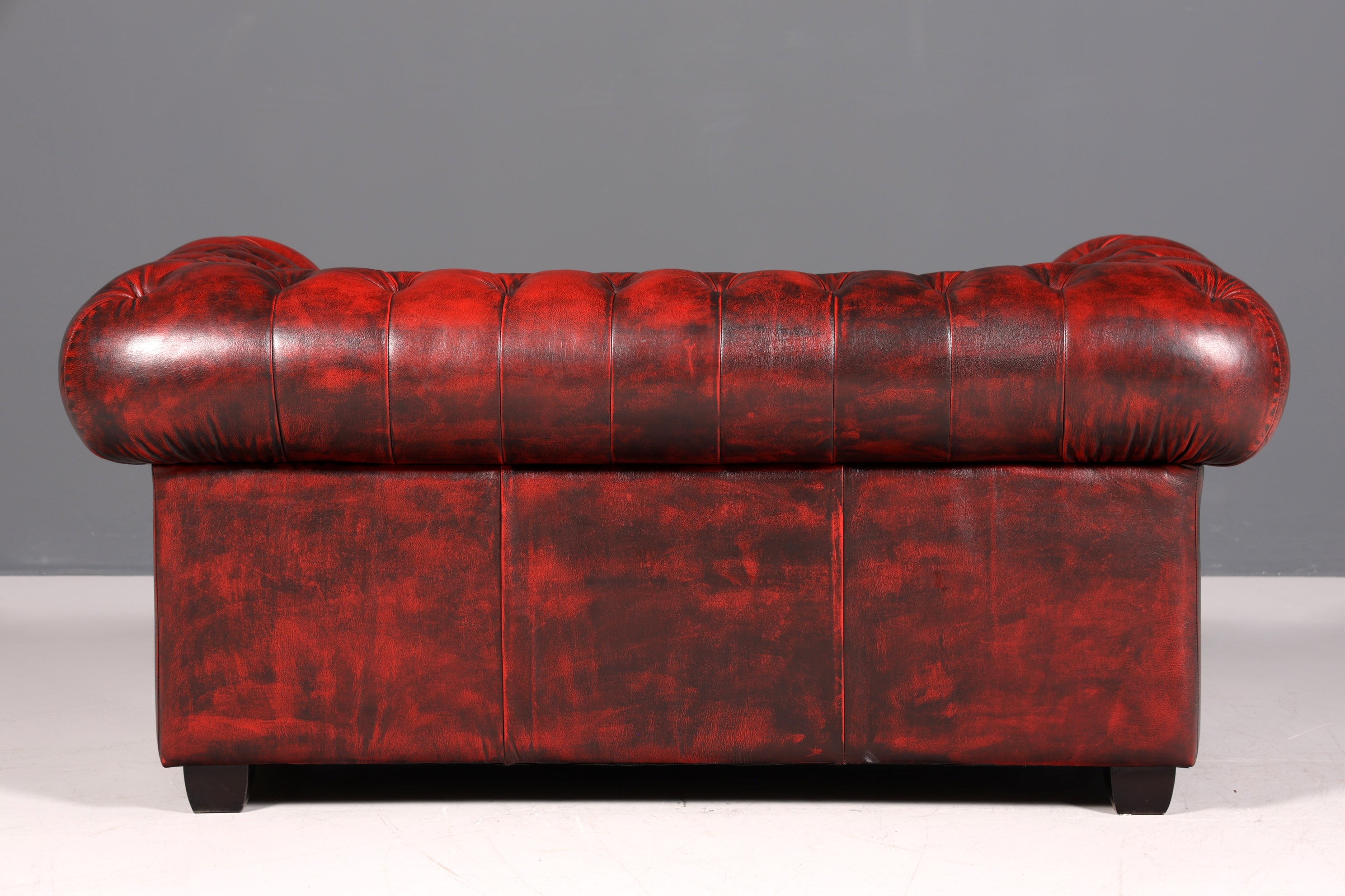Wunderschönes Original Chesterfield 2er Sofa Englisch Oxblood Leder 2- Sitzer Couch 1 von 2