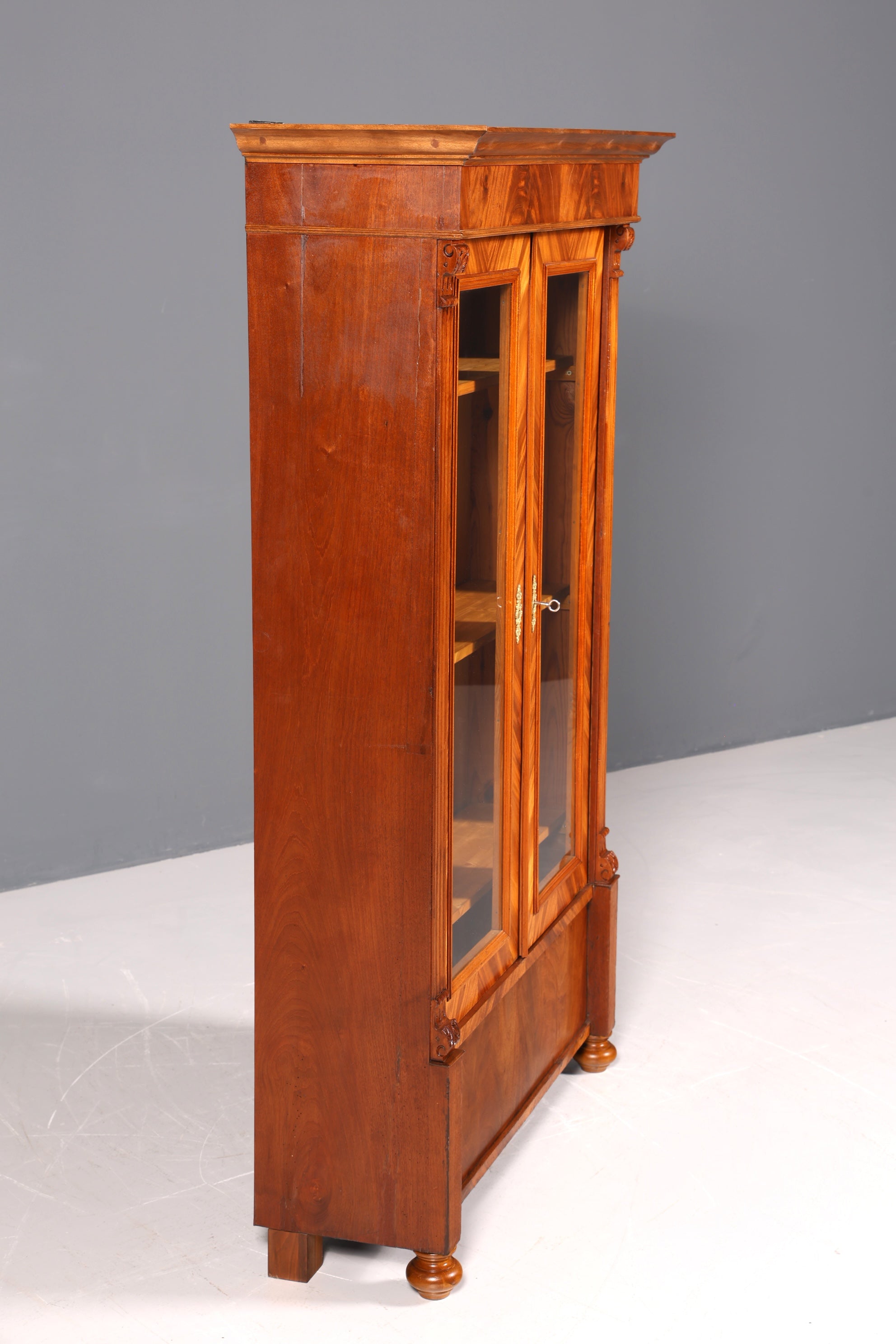 F860 Finish cm Edler Gründerzeit Vitrine um 1880 Schrank Antik Jugendstil Nussbaum Bücherregal