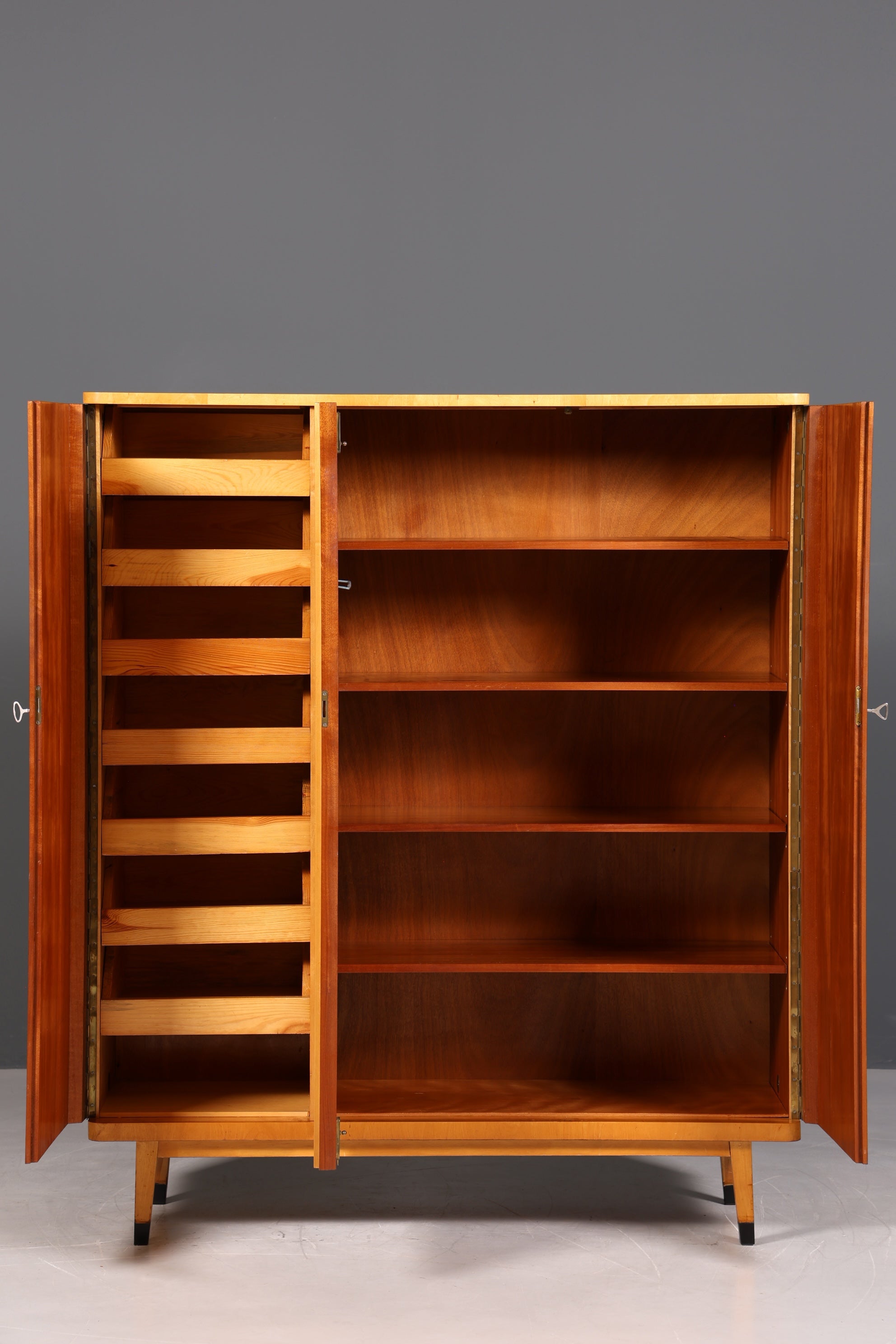 Wunderschöner Mid Century Schrank 60er Jahre Kleiderschrank Wäscheschrank Aktenschrank