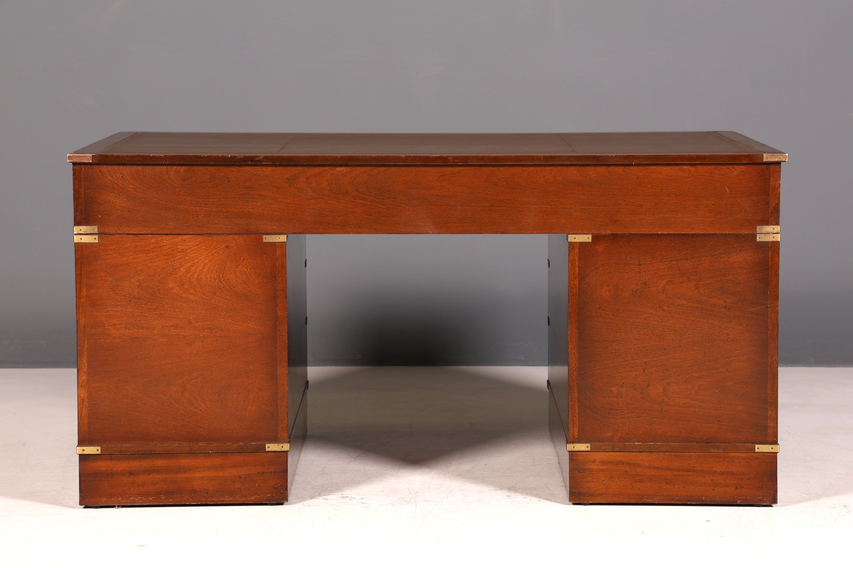 Stilvoller Maritimer Schreibtisch Englischer Military Chest Bürotisch Office Table mit echt Lederauflage