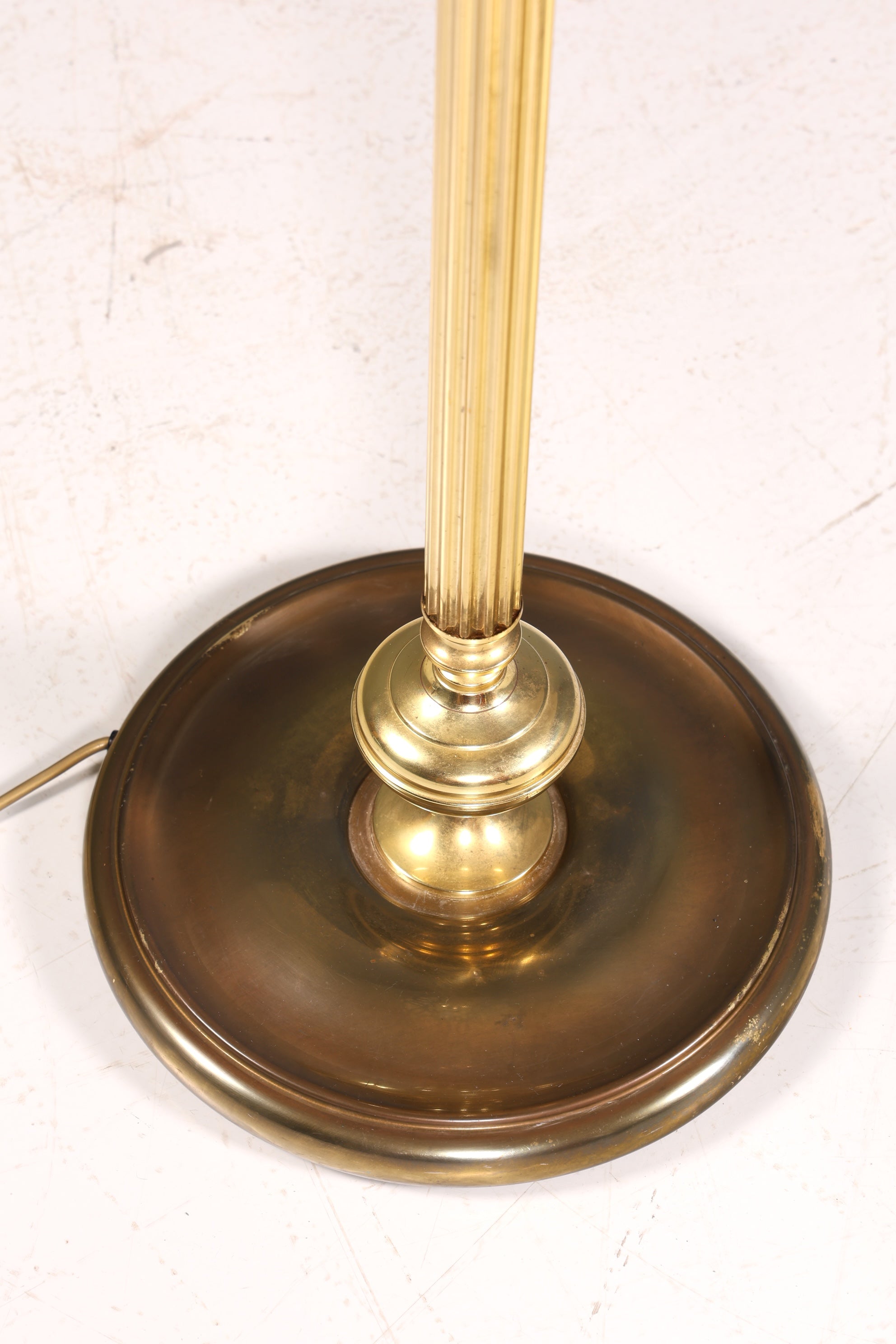 Traumhafte Antike Tiffany Lampe Glaslampenschirm Messingfuß Stehlampe Leselampe