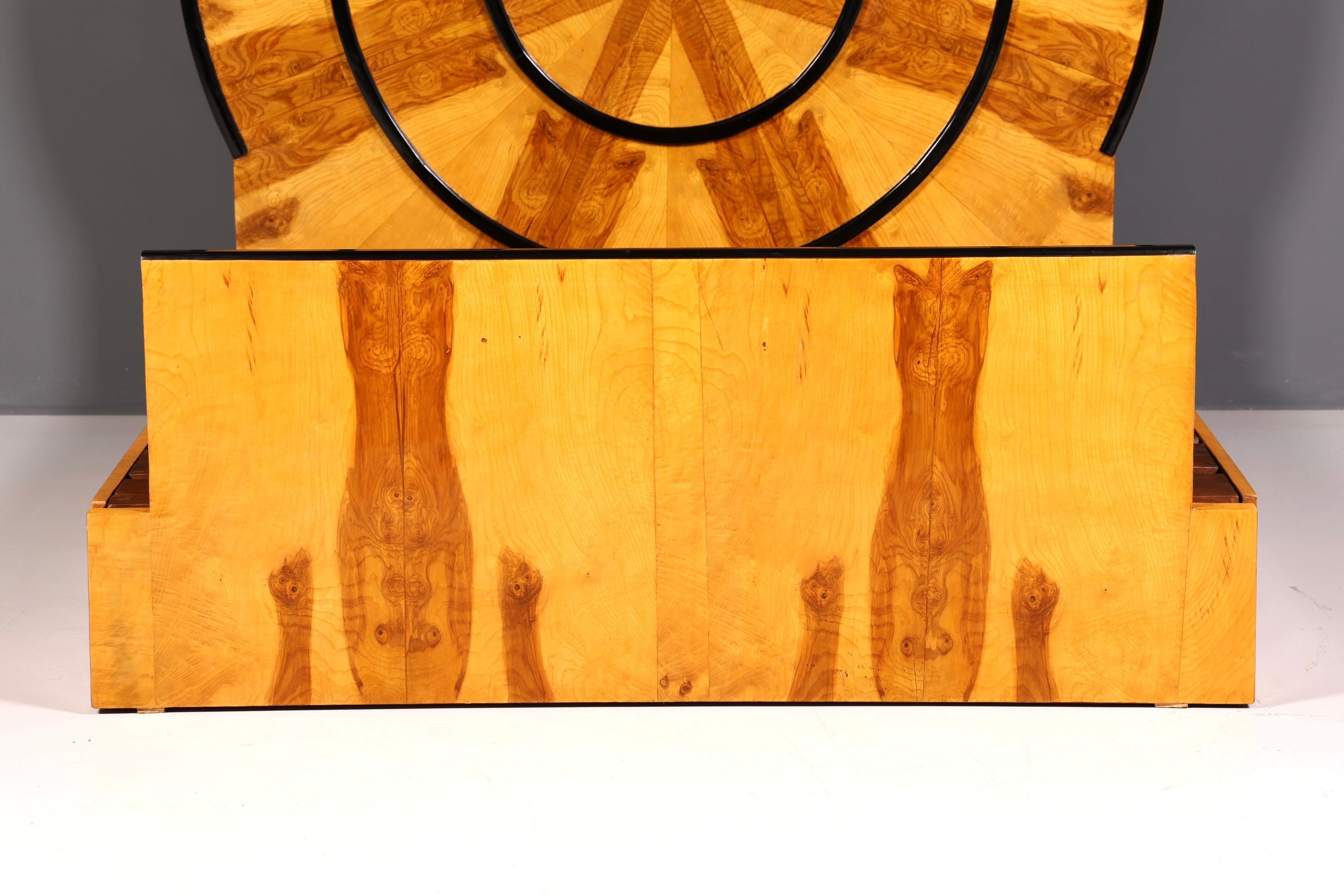 Außergewöhnliches Art Deco Stil Bettgestell "Sun" Birke Schlafzimmer Doppelbett Massivholz Handgefertigt