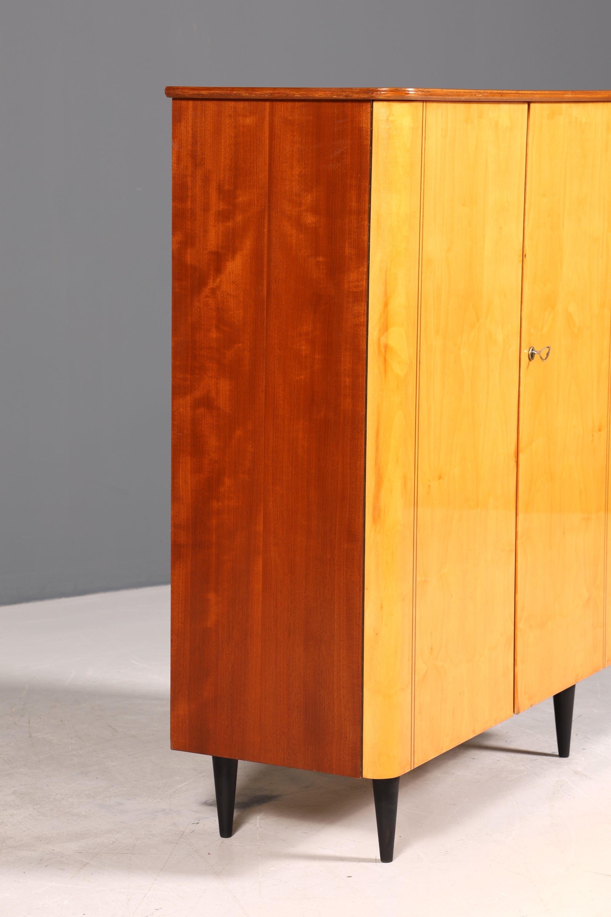 Wunderschöner Mid Century Schrank 60er Jahre Wäscheschrank Aktenschrank Kommode Kleiderschrank