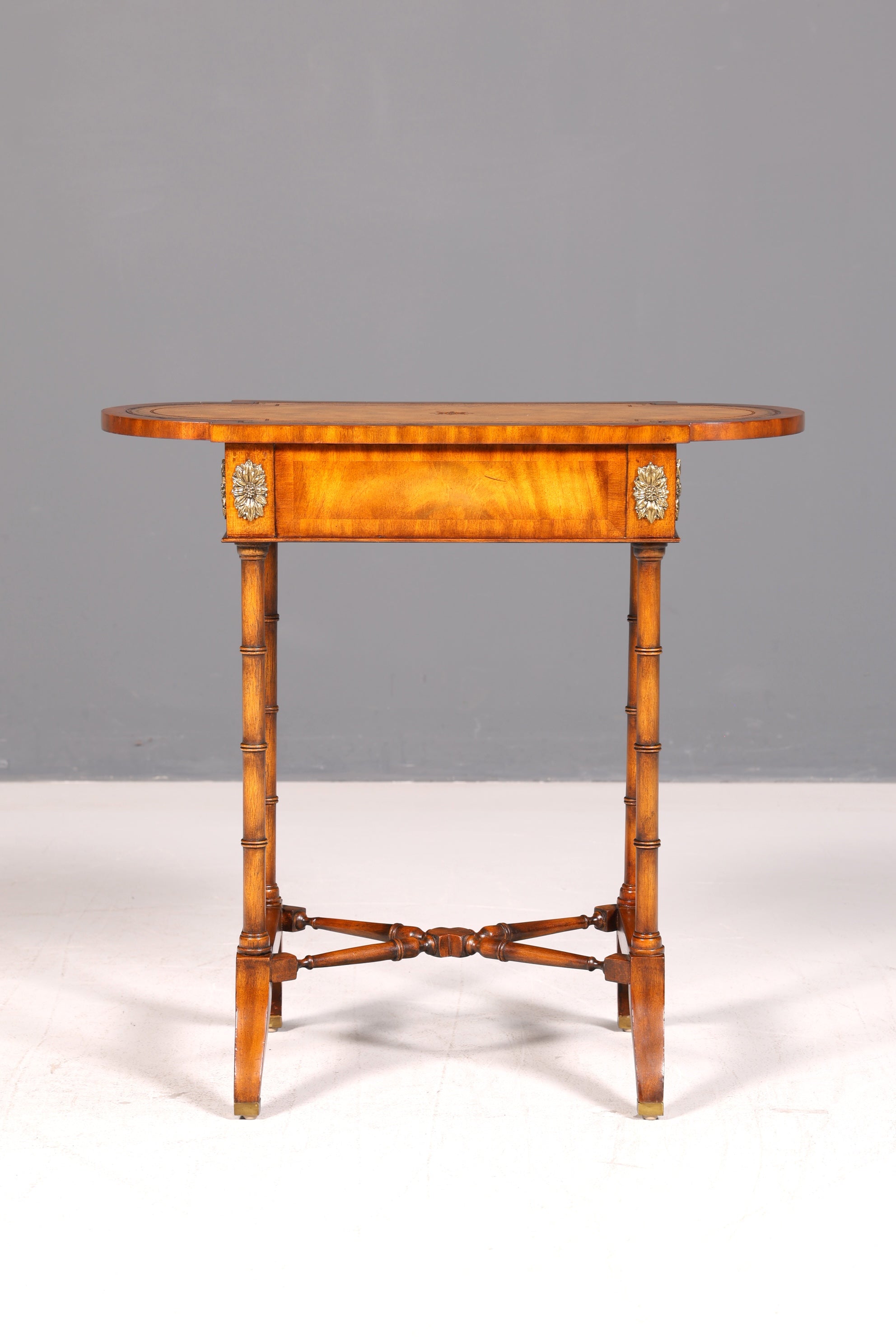 Edler Louis XV Beistelltisch Arthur McMillan Barock Stil Ablagetisch Echt Leder Antik