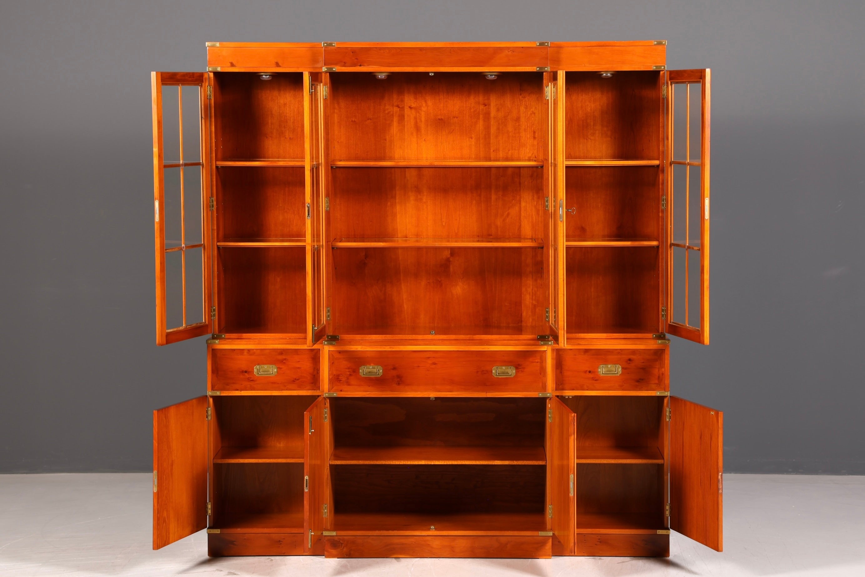 Beeindruckender Maritimer Englischer Vitrinenschrank Bibliothek Bücherschrank Anrichte Buffet Glasvitrine Antik Vintage