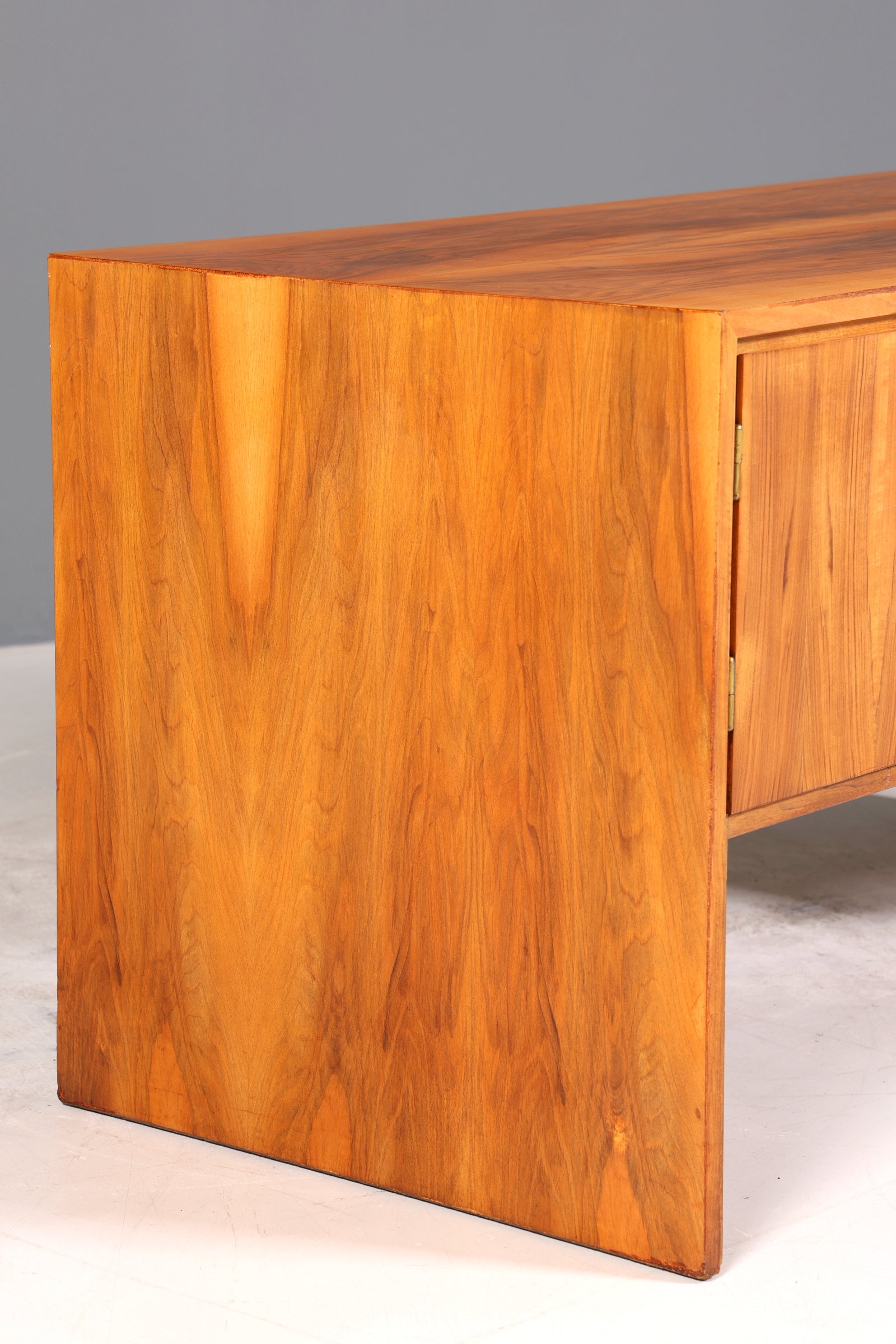 Wunderschöner Mid Century Schreibtisch Nussbaum Danish Design Bürotisch 60er Jahre Office Table Art Deco