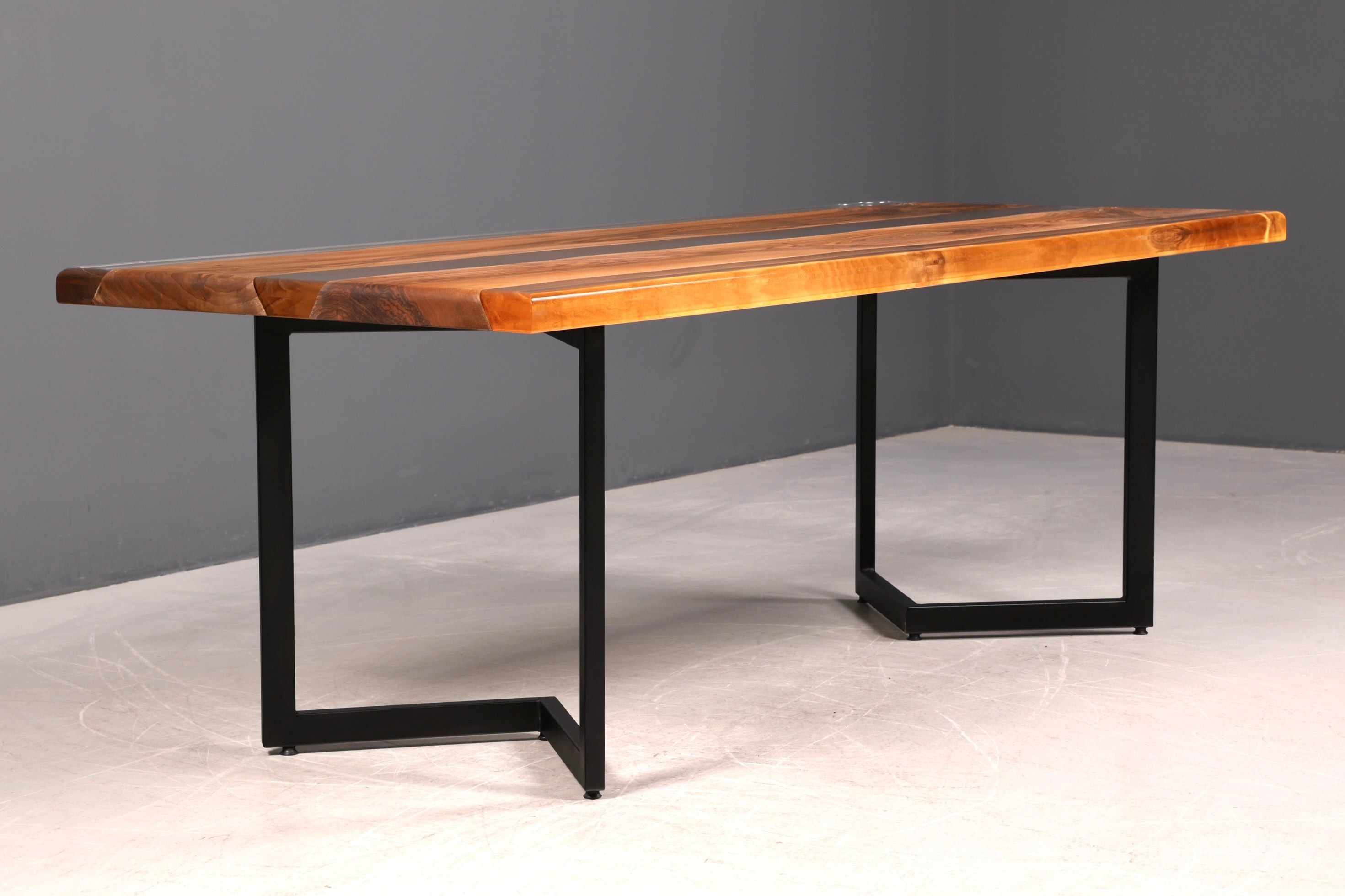 Wunderschöner Epoxidharz Tisch 220-90 cm Epoxy Nussbaum massiv Holz Esszimmer Tisch