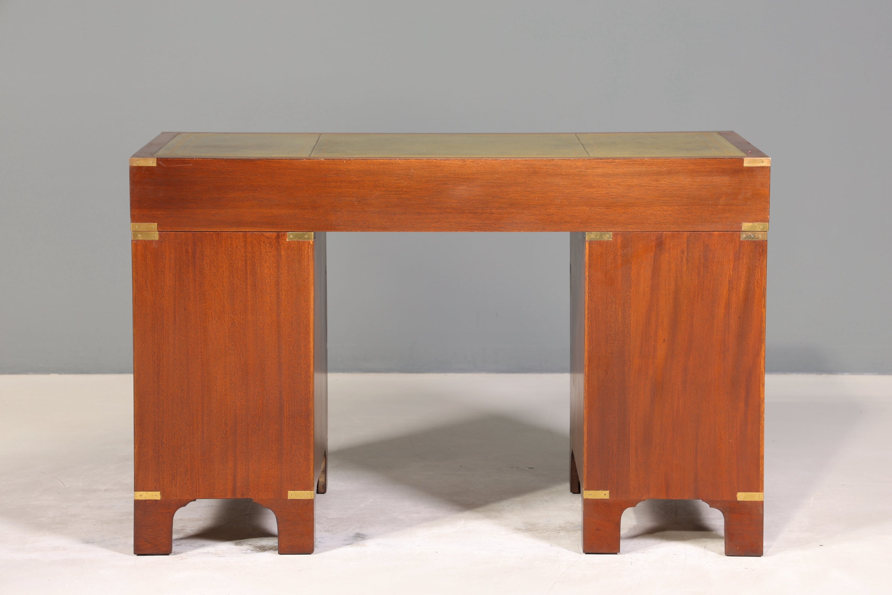 Edler Maritimer Schreibtisch Englischer Military Chest Bürotisch Office Table mit echt Lederauflage