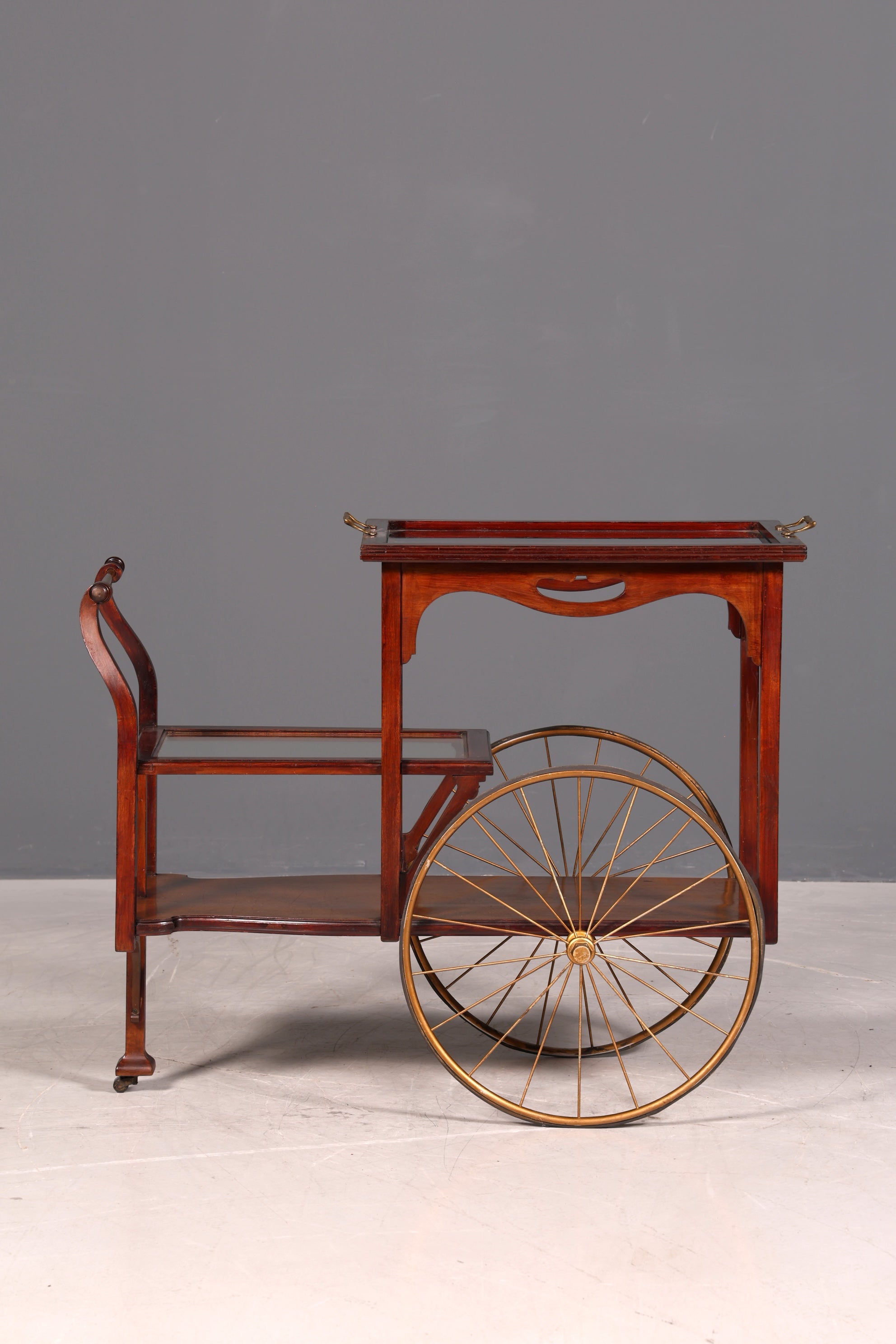 Wunderschöner filigraner Jugendstil Servierwagen Antik Glas Barwagen Teewagen um 1910