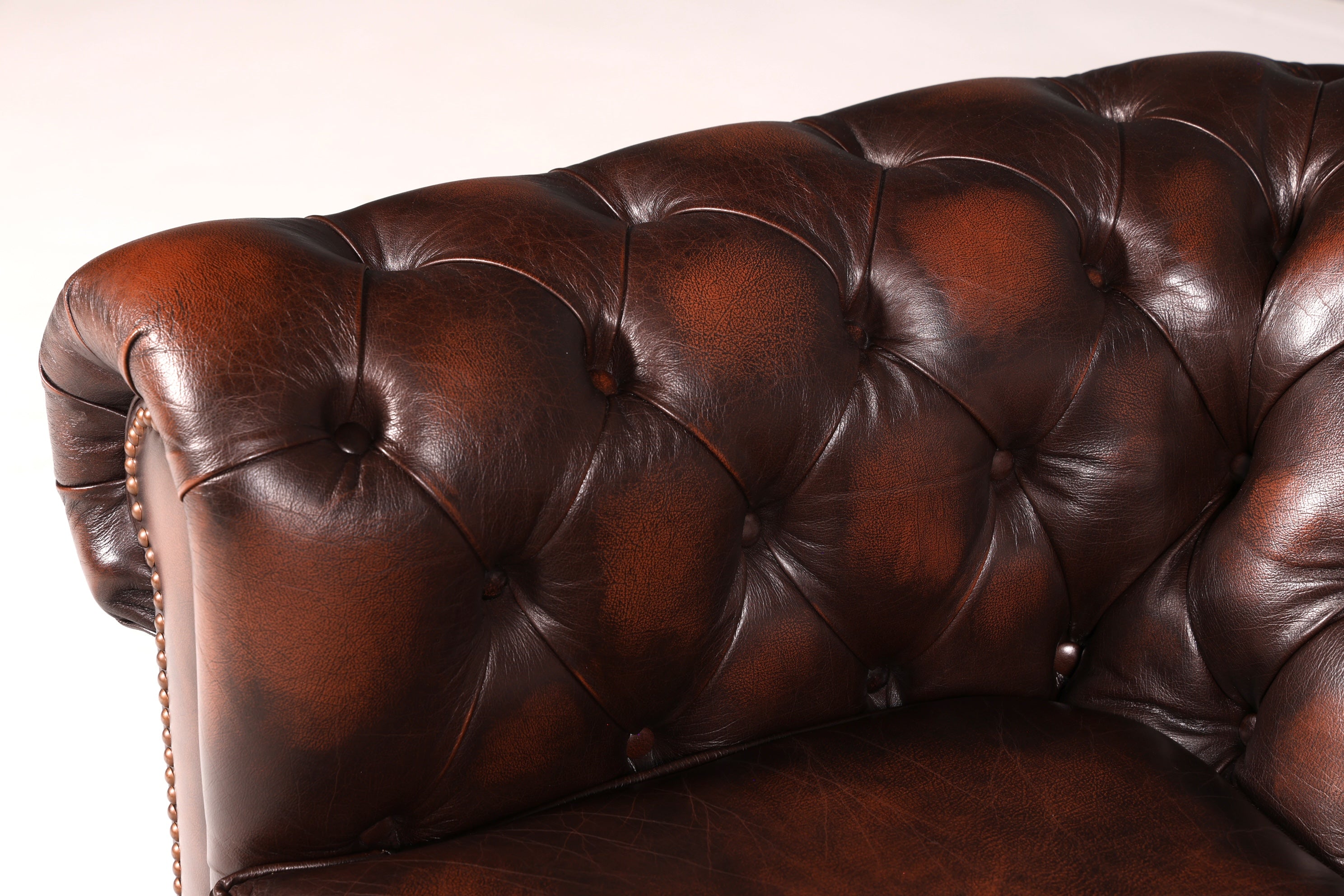 Beautiful Original Centurion Chesterfield 2-Seater Sofa, England, Genuine Leather Upholstered Sofa