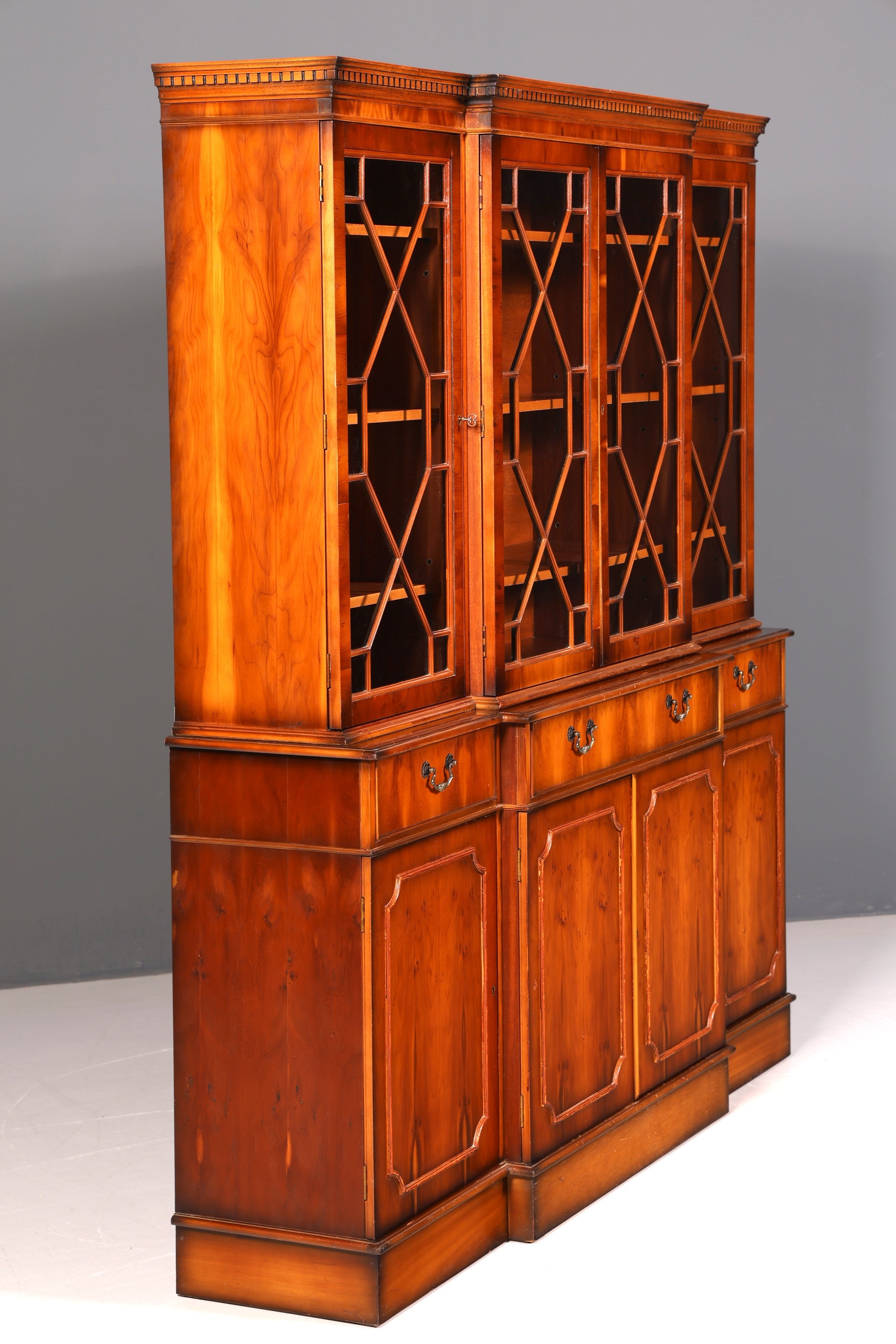 Wunderschöne Englische Vitrine Bücherschrank Buffet Antik Stil Eibe Glasvitrine Bibliothek