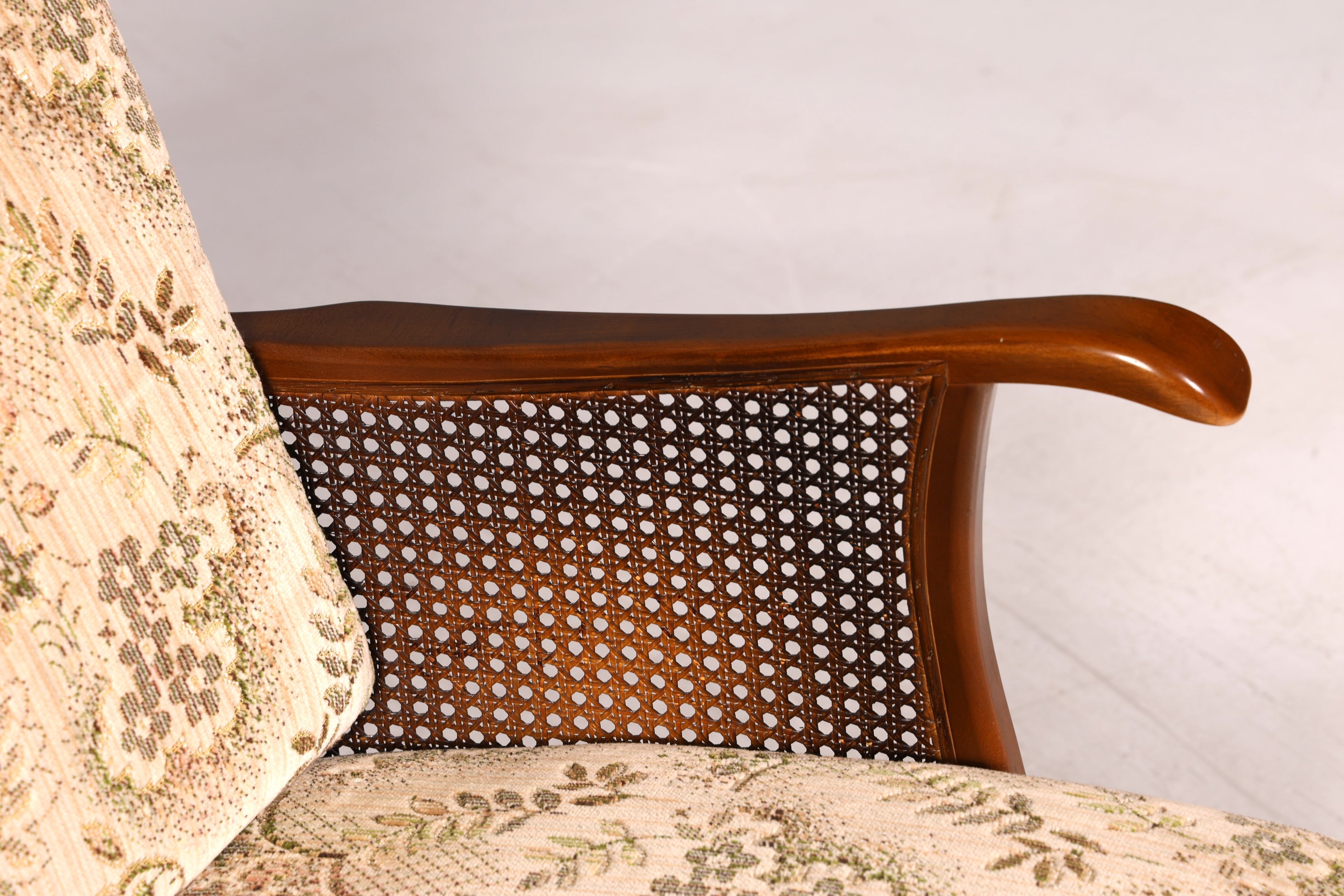Eleganter Chippendale Armlehnstuhl Polstersessel Wiener Geflecht Antik Stil Salonstuhl Sitzmöbel