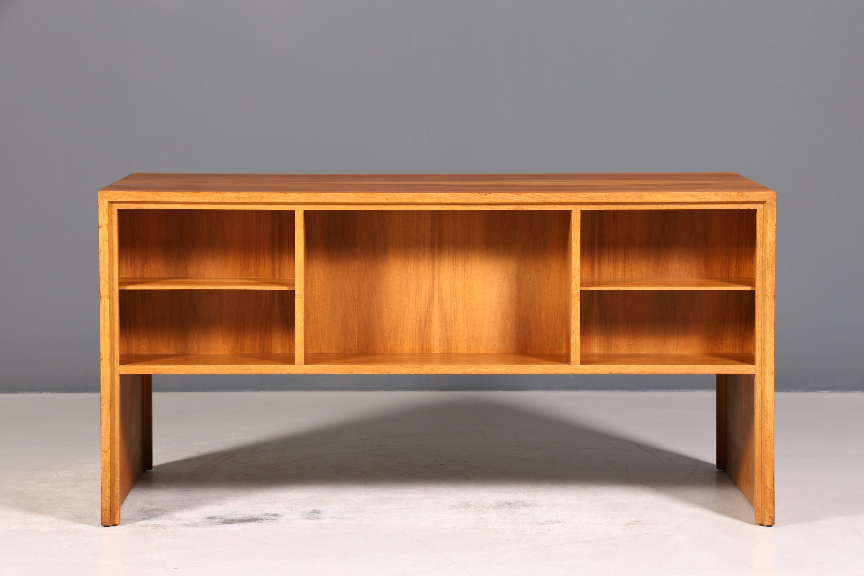 Wunderschöner Mid Century Schreibtisch Nussbaum Danish Design Bürotisch 60er Jahre Office Table Art Deco