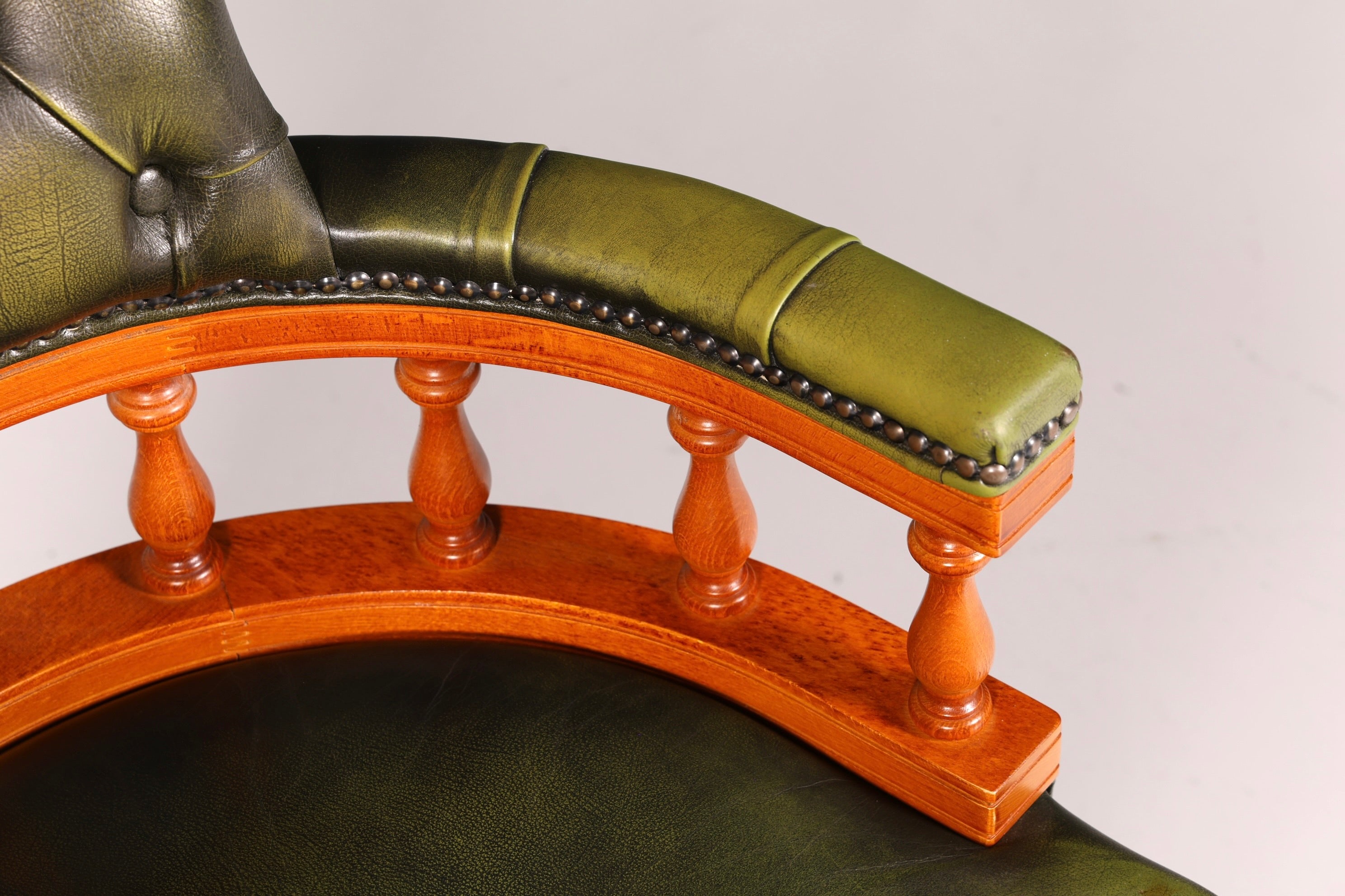 Original Chesterfield Centurion Captain Chair Englisch Grün Echt Leder Sessel Armlehnsessel