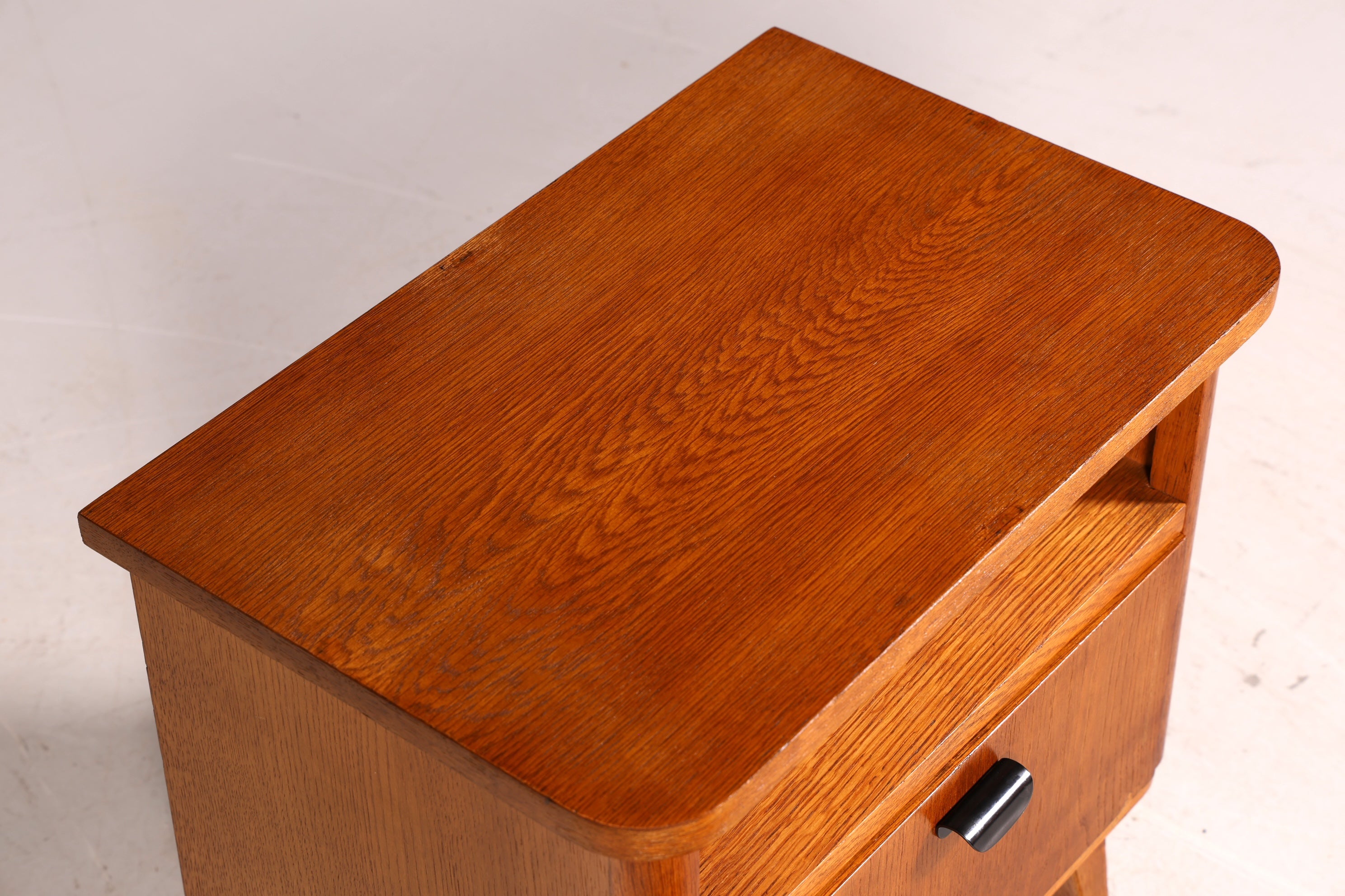 Schlichte Mid Century Kommode Vintage Klappschränkchen Danish Design Nachttisch 1 von 2