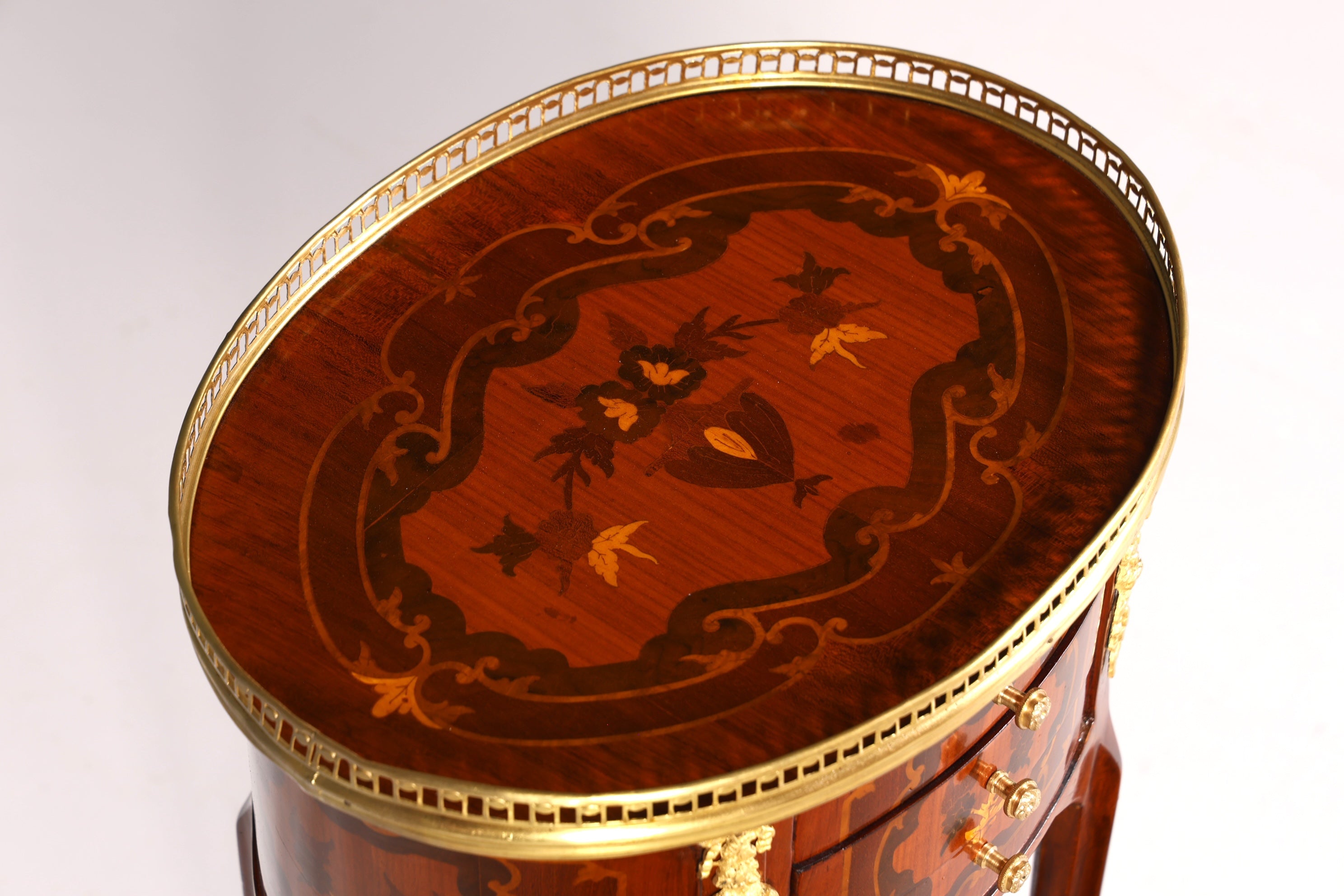 Wunderschöner Barock Louis XV Stil Beistelltisch Ablagetisch Kommode massiv Antik Stil Nachttisch