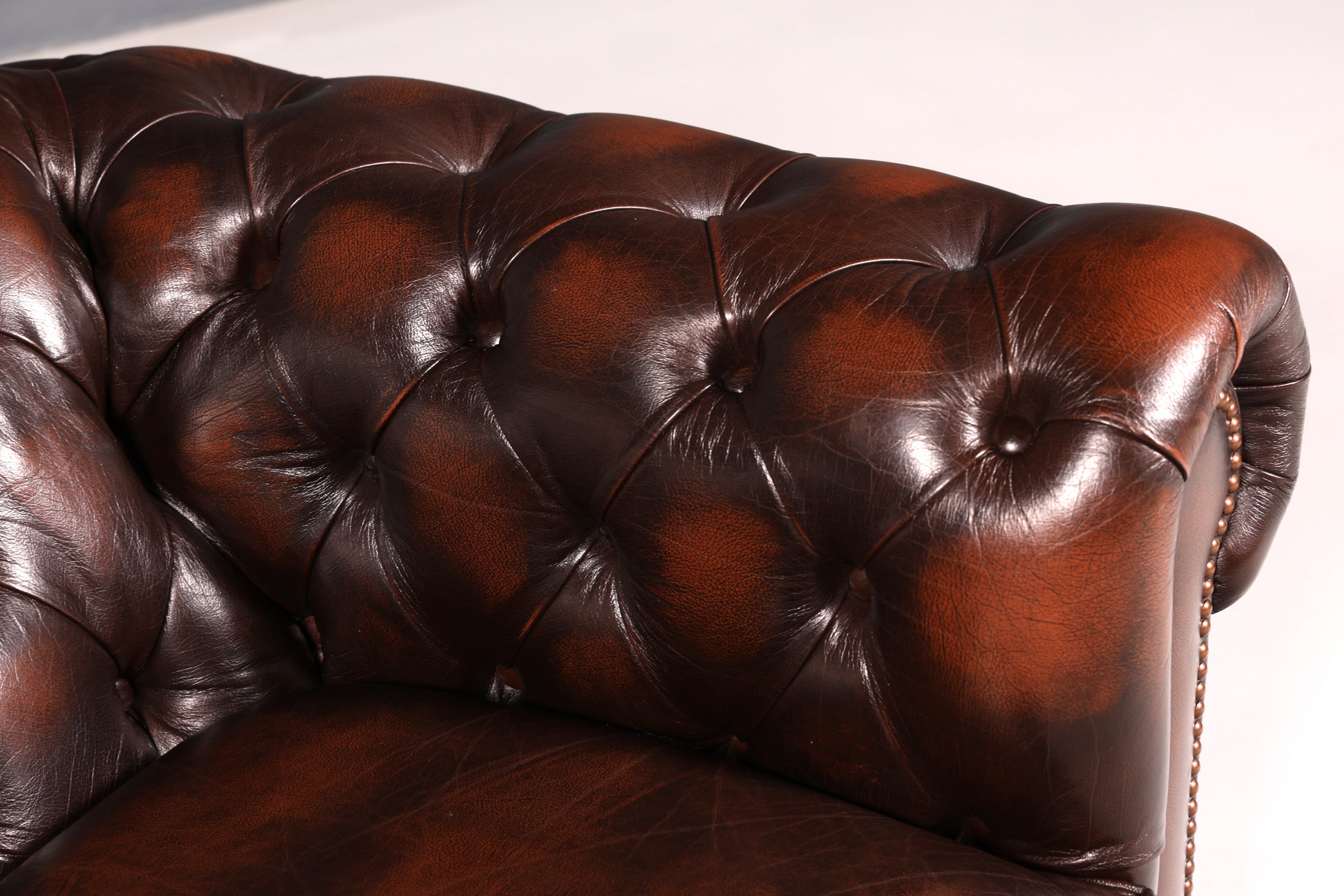 Beautiful Original Centurion Chesterfield 2-Seater Sofa, England, Genuine Leather Upholstered Sofa