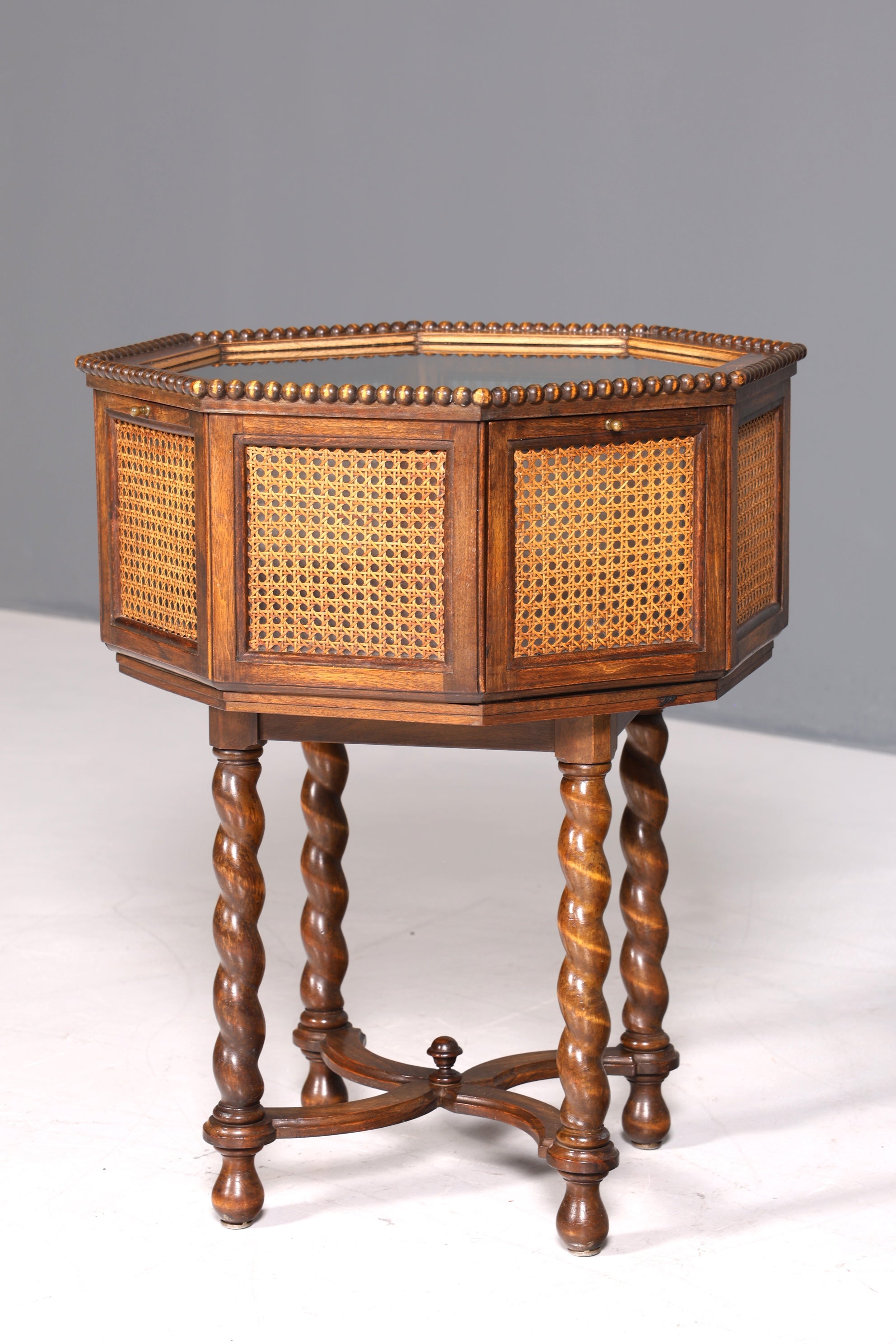 Wunderschöner Gründerzeit Barschrank echt Holz Teeschrank Korbgeflecht Schrank Ablage