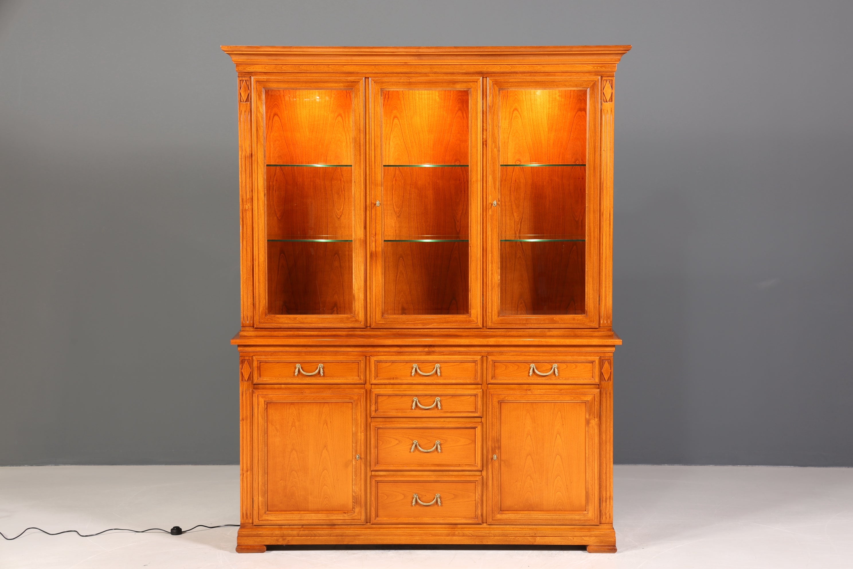 Wunderschöner Original Selva Vitrine Antik Stil massiv Holz Buffet Villa Borghese Schrank Bibliothek