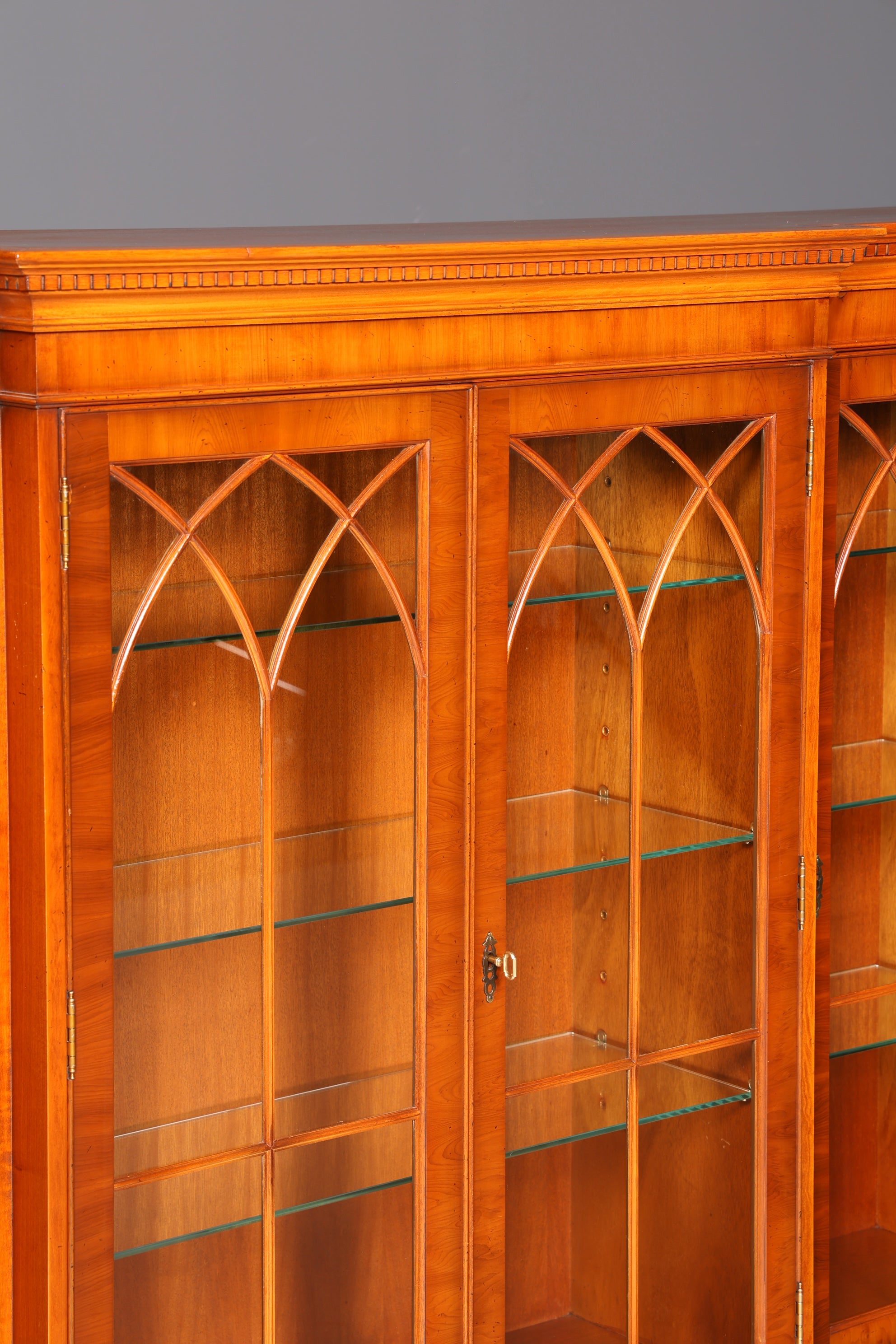 Wunderschöner Englischer Vitrinenschrank Bücherschrank Bibliothek Vitrine Glasvitrine 60er Mid Century Geschirrschrank Highboard