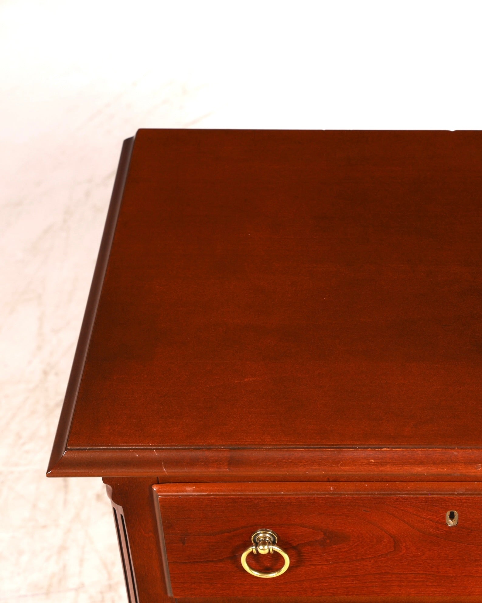 Elegant Drexel Heritage dresser in antique style, bedside table, USA chest of drawers 1 of 2