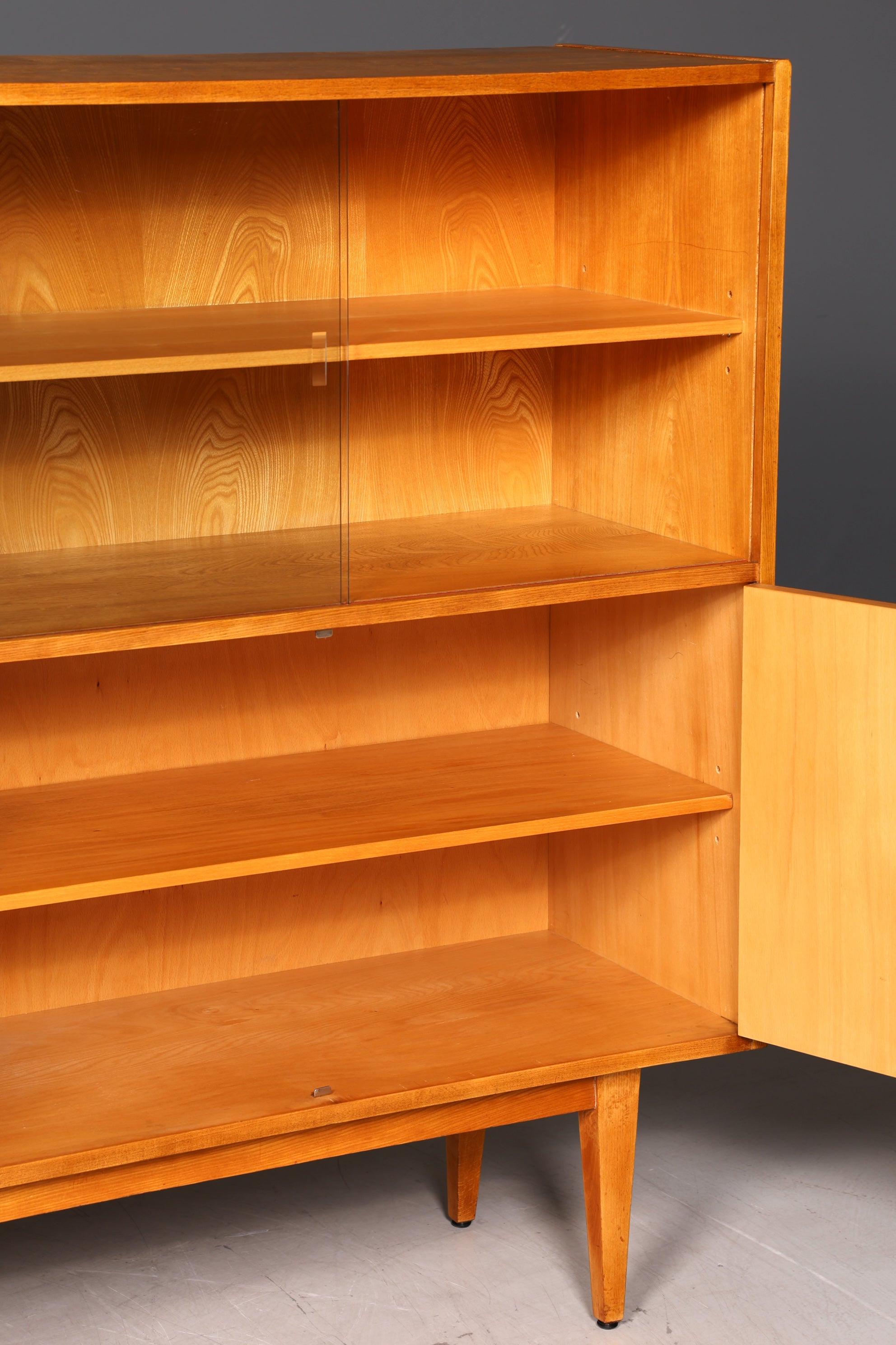 G739 Finish Traumhafter Mid Century Highboard Retro Vitrine 60er Jahre Schrank Kommode (Kopie)