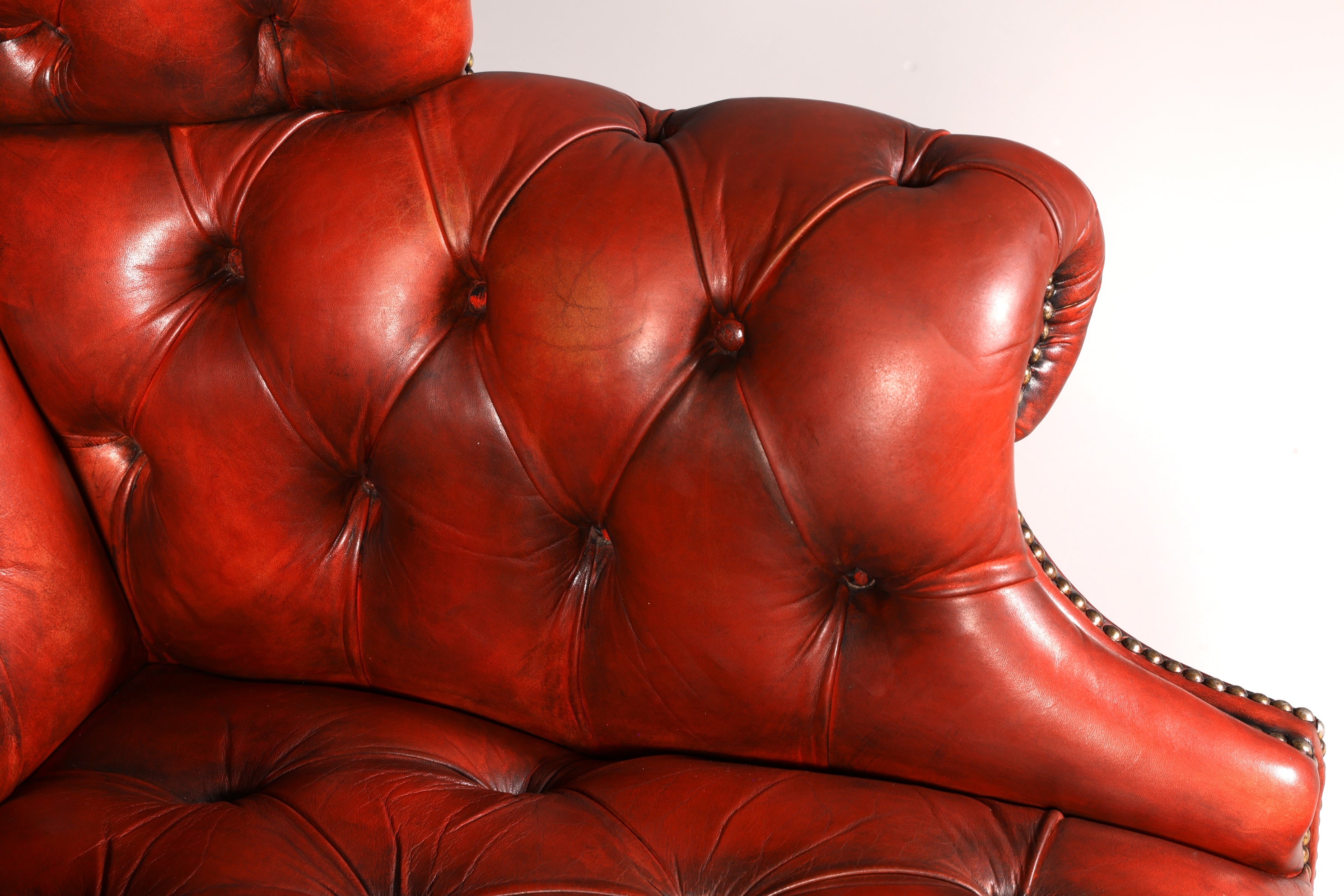 Original Chesterfield Ohrensessel mit Hocker Echtleder Englisch Herrensessel Ledersessel Antik Vintage