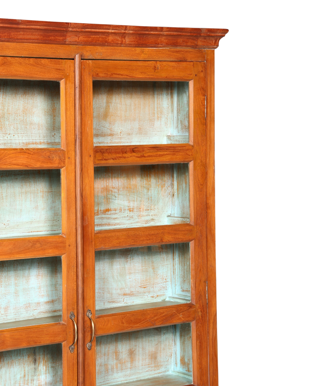 Hauptstadt Möblerei Vitrine aus massivem Holz im Kolonialstil mit verglasten Türen und hellblauer Innenlackierung
