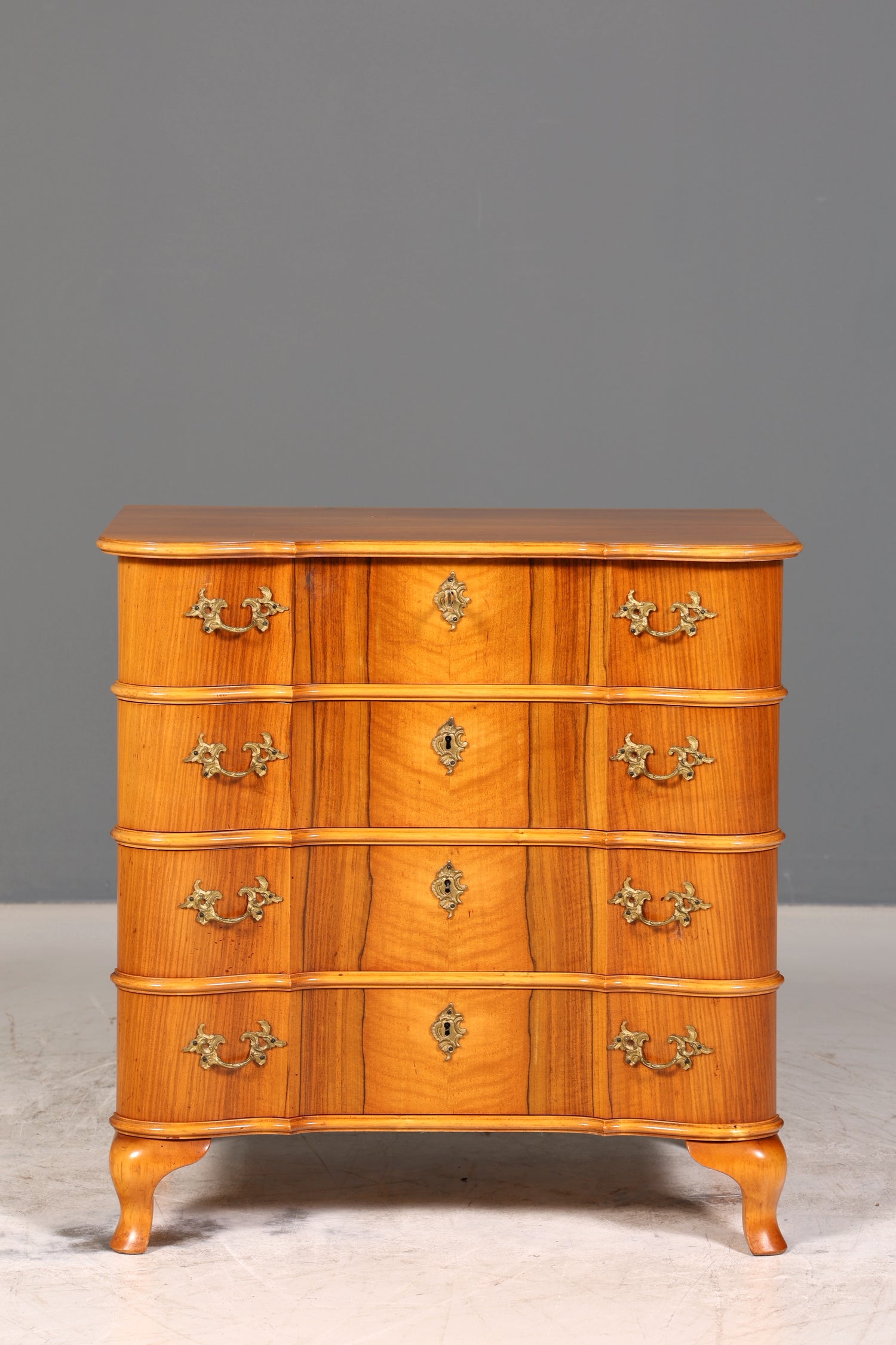 Wunderschöne geschwungene Kommode im Barock Stil Sideboard Englisch Schubladenkommode