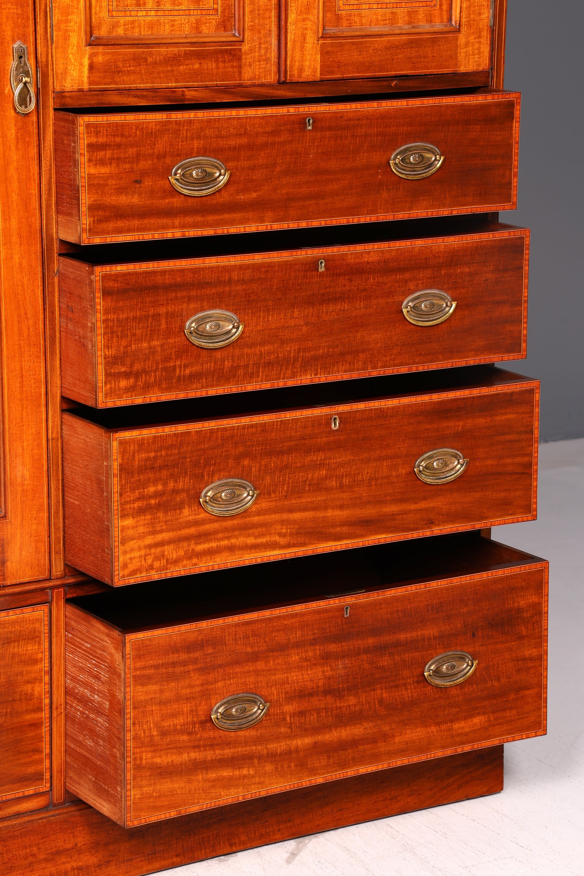 Beeindruckender Antiker Englischer Vitrine Kleiderschrank Wäscheschrank Dielenschrank Schrank Vintage