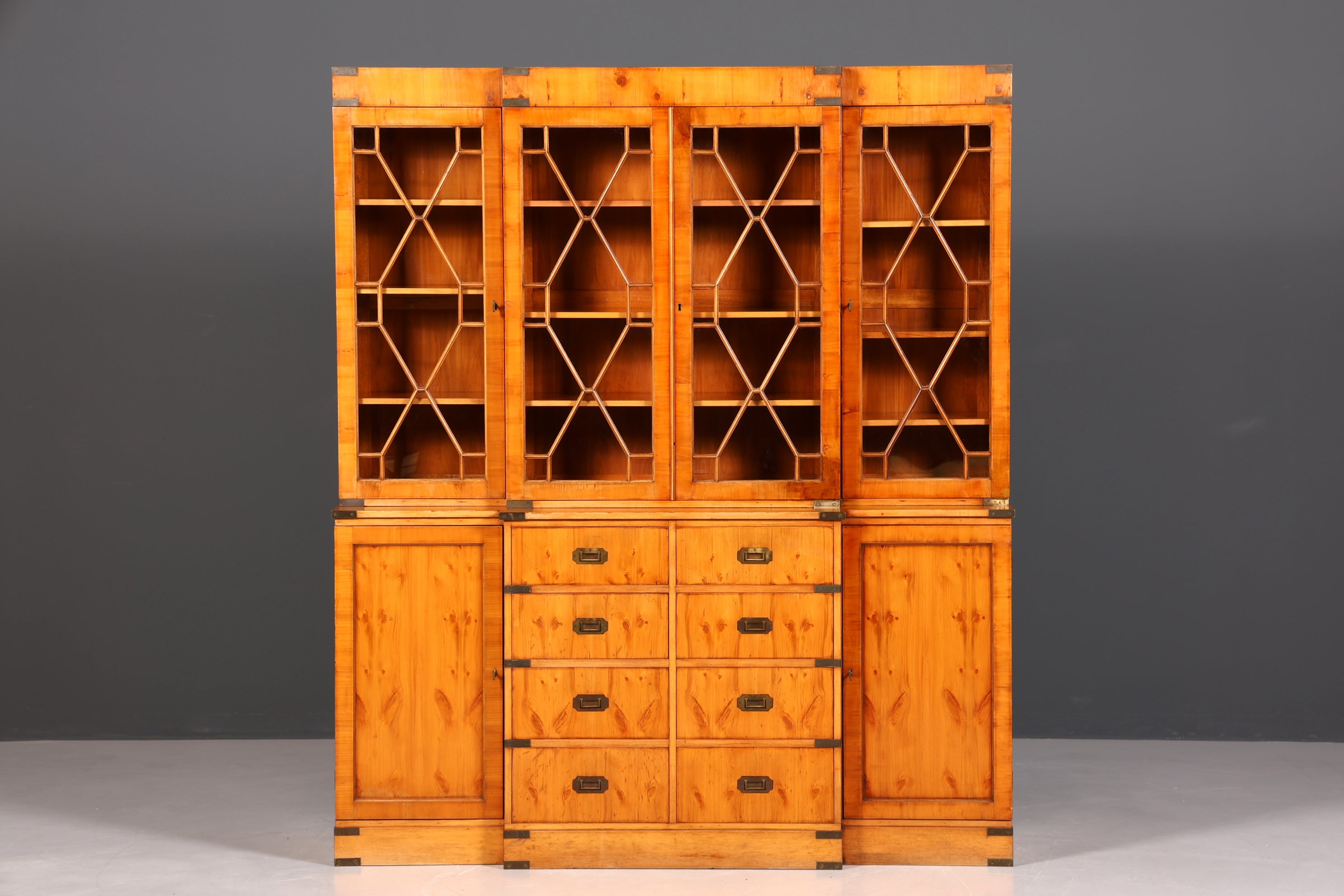 Wunderschöner Maritimer Vitrinenschrank Englischer Schrank echt Holz Bibliothek Englische Anrichte