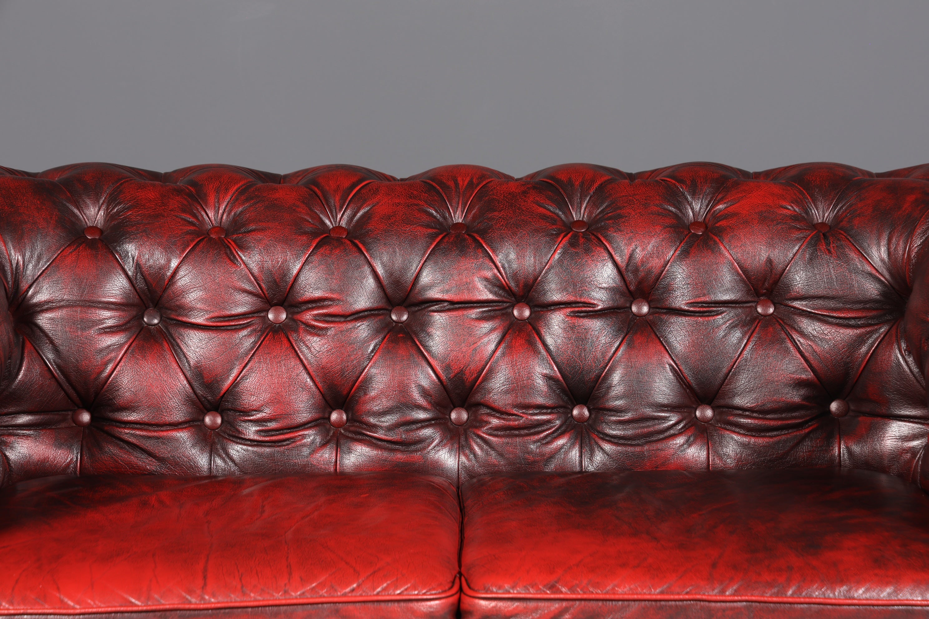 Wunderschönes Original Chesterfield 2er Sofa Englisch Oxblood Leder 2- Sitzer Couch 2 von 2