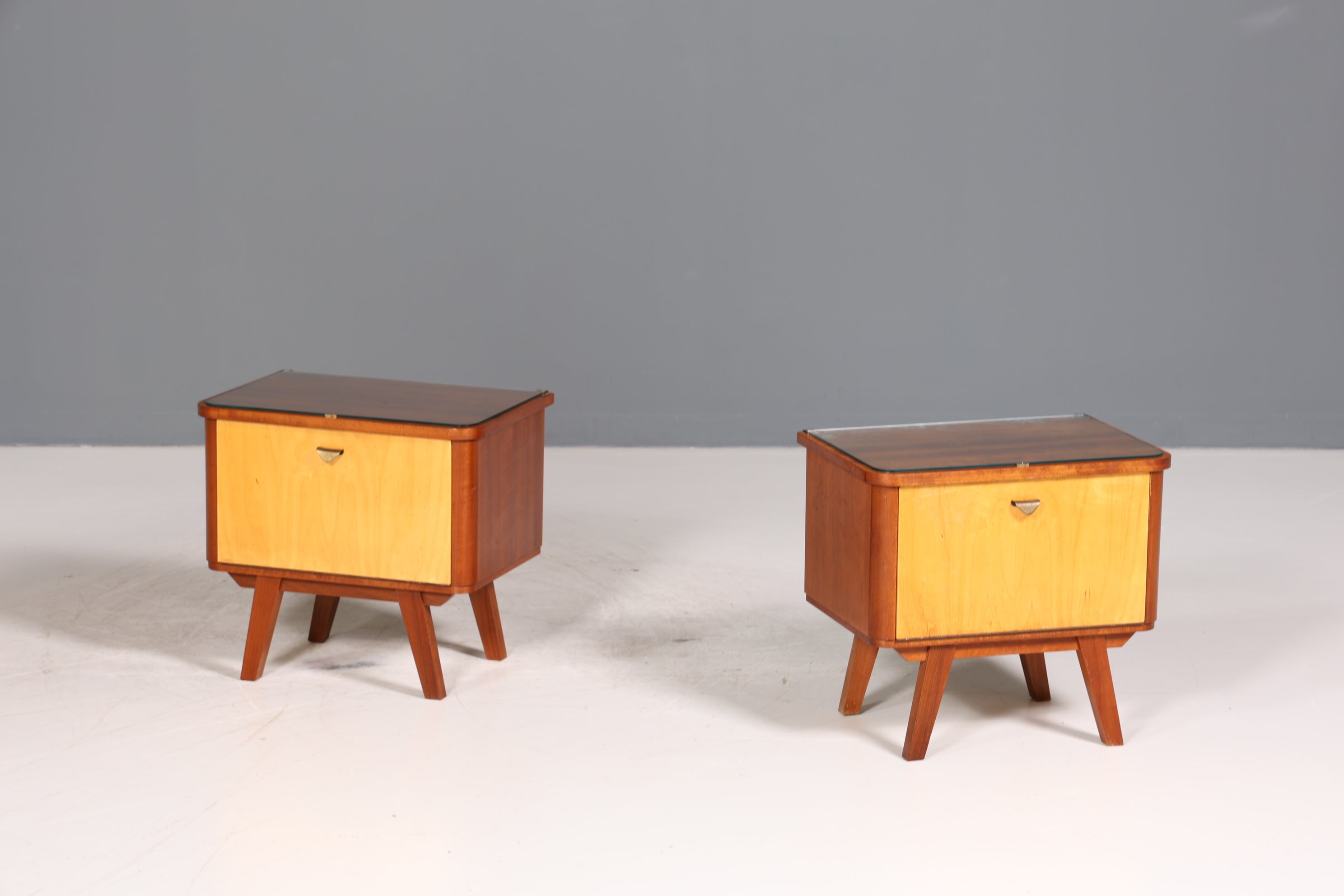 Wunderschöne Mid Century Kommode Vintage Klappschränkchen Retro Nachttisch 2 von 2